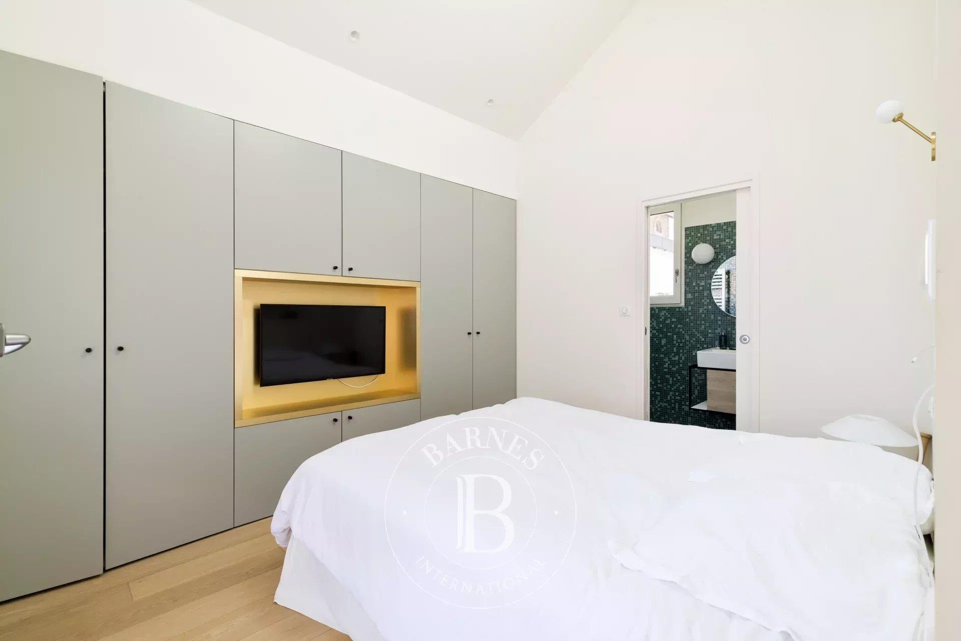 Beautiful House Of 257 M² With Terrace And Pool