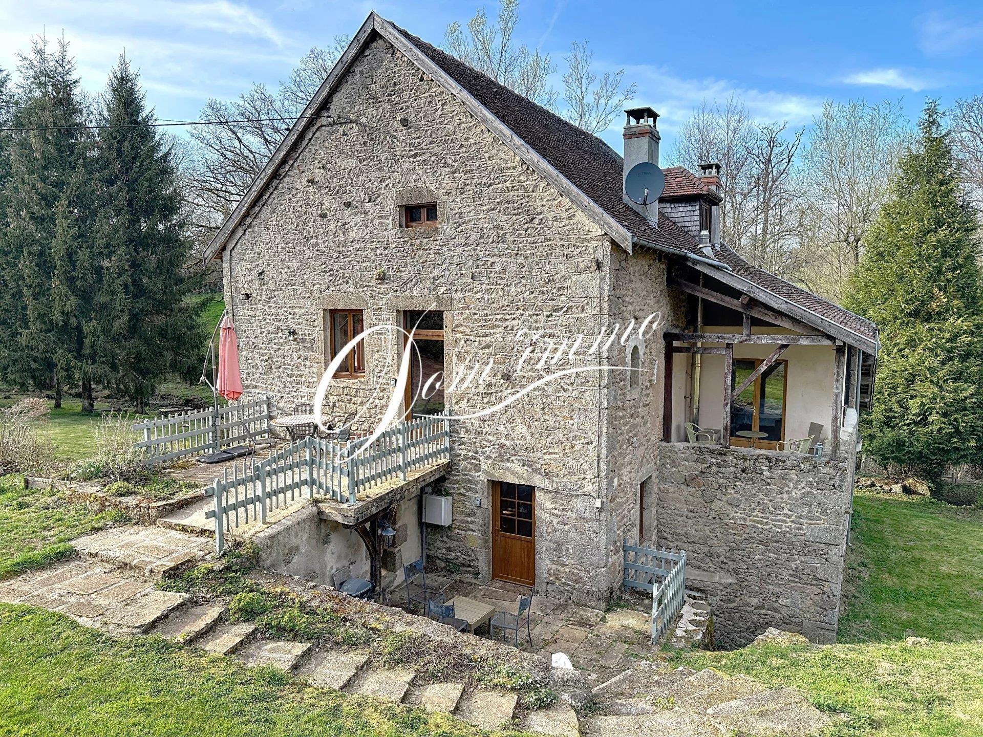 En exclusivité, ancien moulin avec 6 hectares environ
