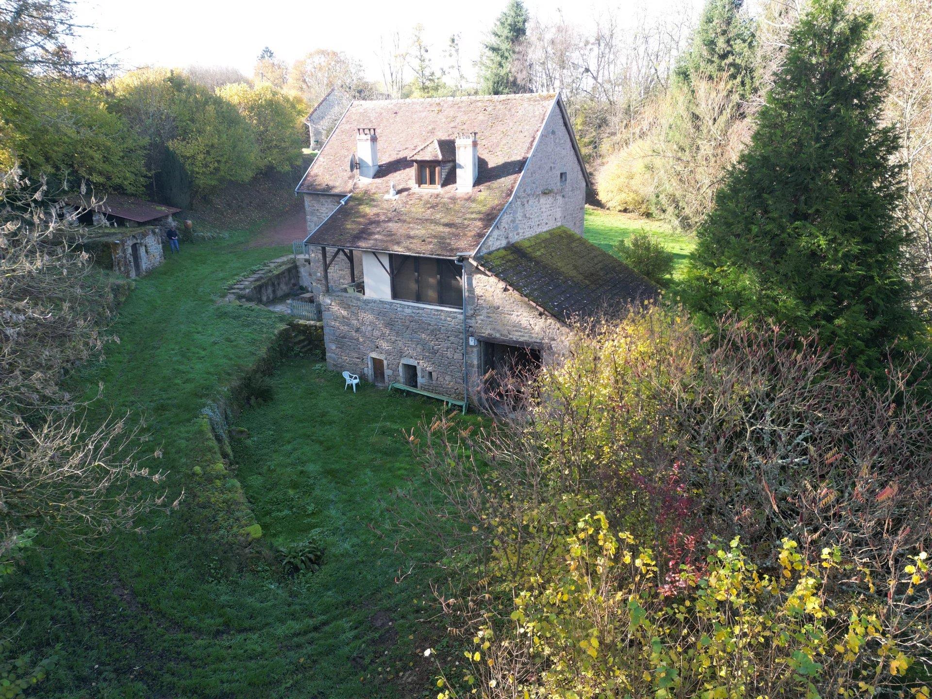 En exclusivité, ancien moulin avec 6 hectares environ