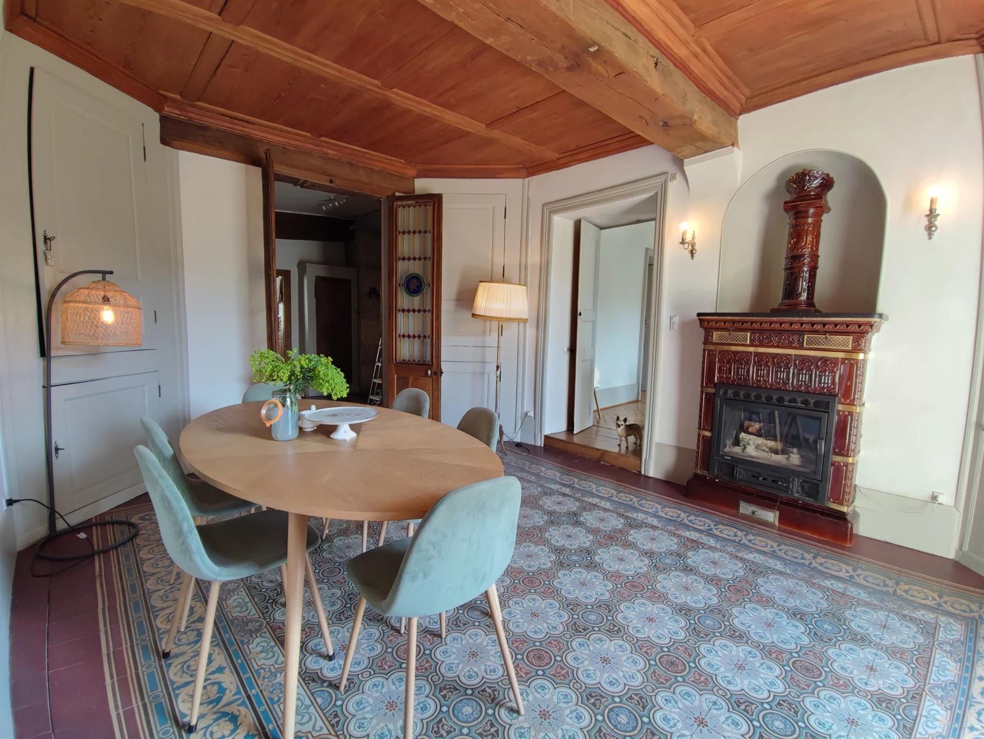 Authentic townhouse with garden and gites.