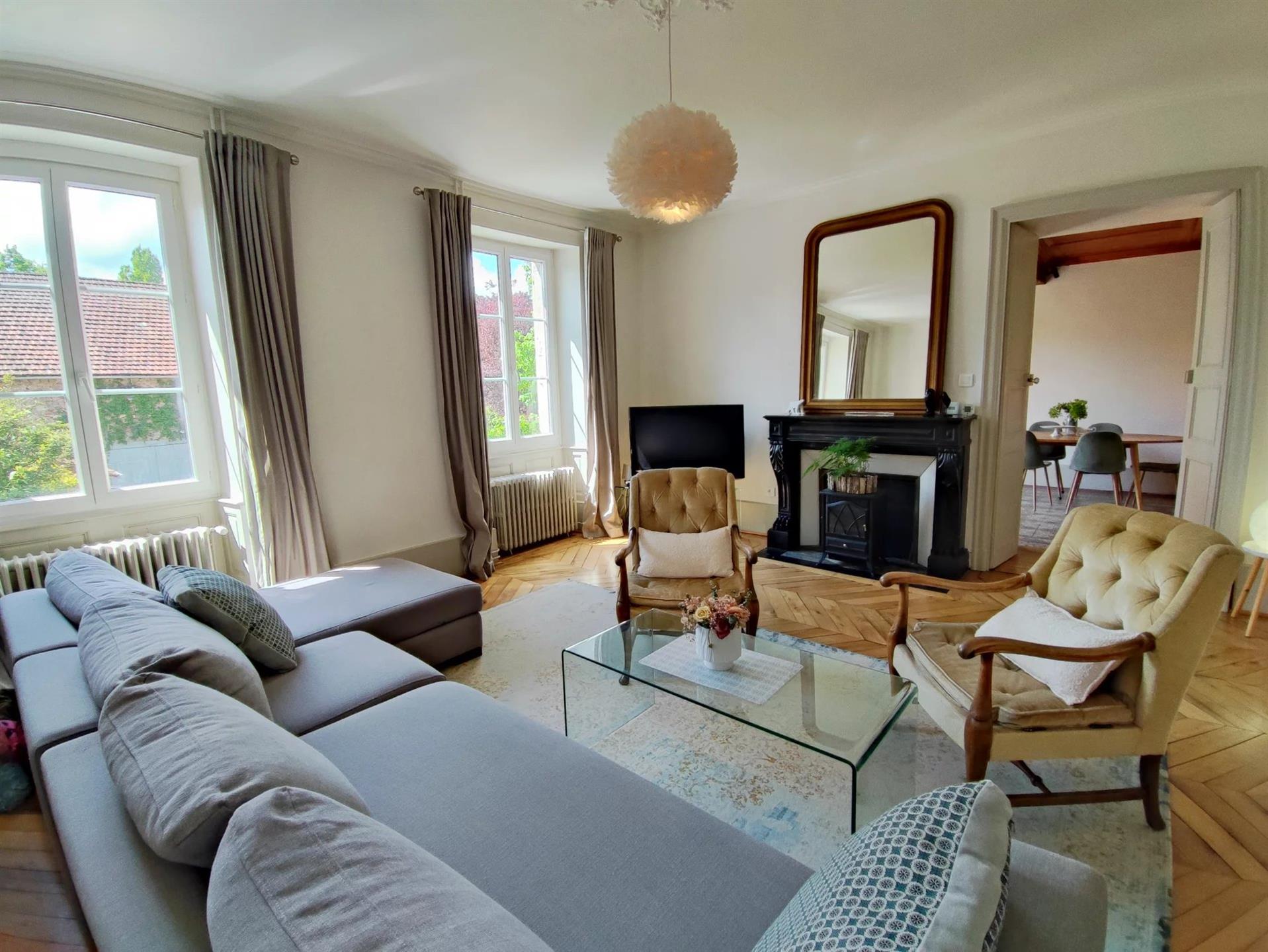 Authentic townhouse with garden and gites.