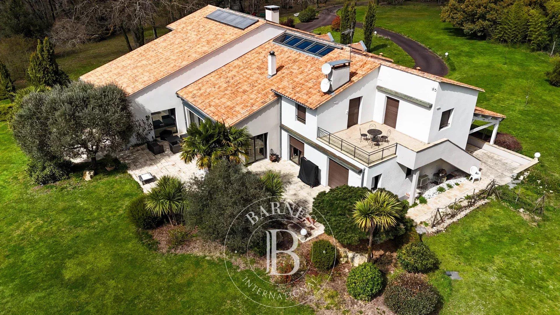 Périgueux – Architect-Designed Home With Indoor Pool On Over 2 Hectares Of Landscaped Grounds