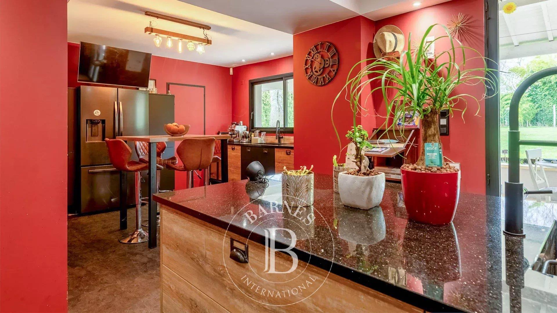 Périgueux – Architect-Designed Home With Indoor Pool On Over 2 Hectares Of Landscaped Grounds