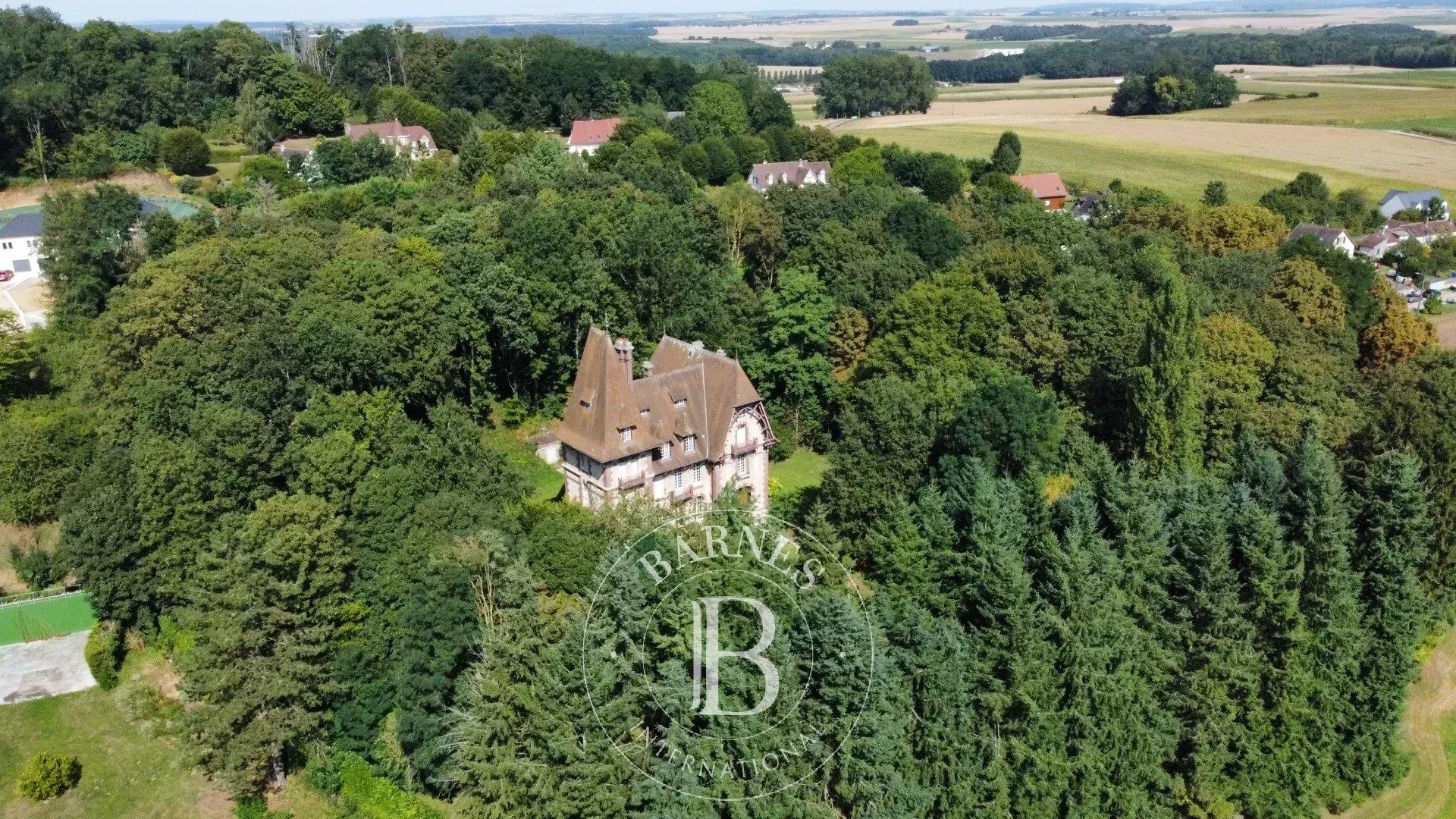 Compiègne - Late 19th century castle - Park 1.5 ha