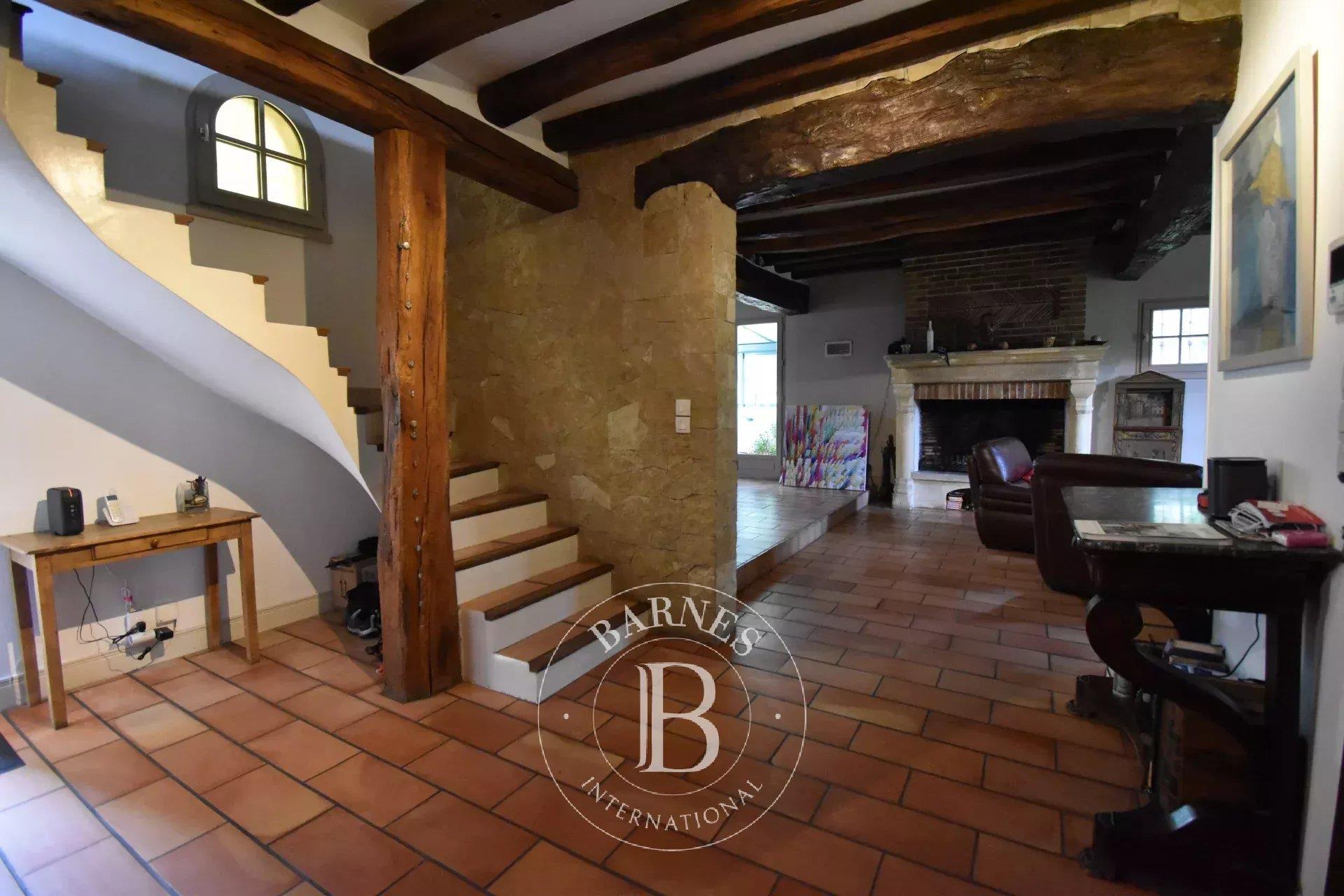 Green, 245m2 living space on 4600m2 of land.