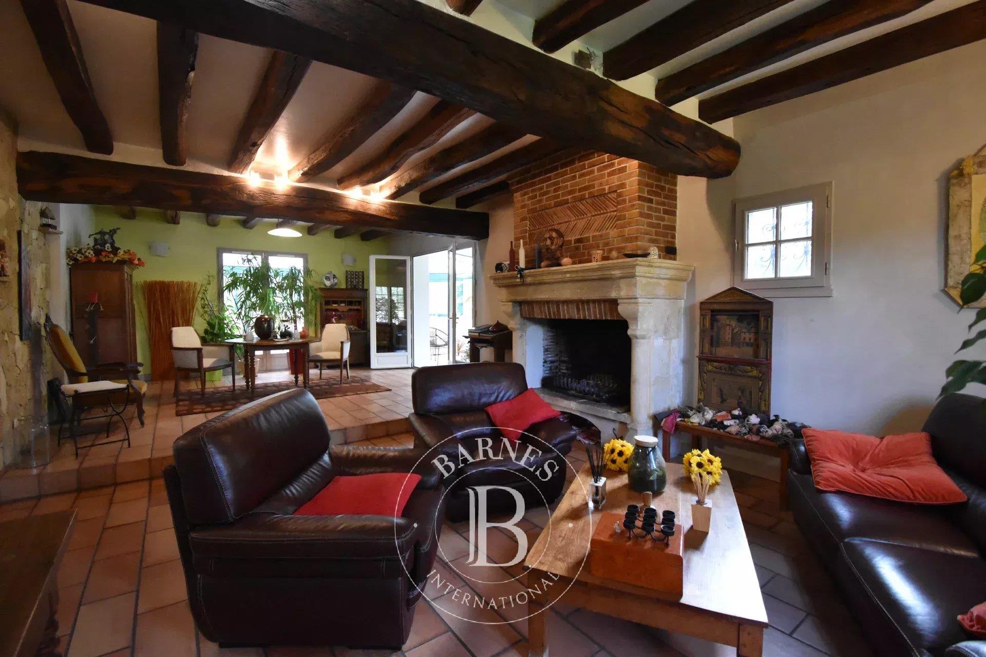 Green, 245m2 living space on 4600m2 of land.