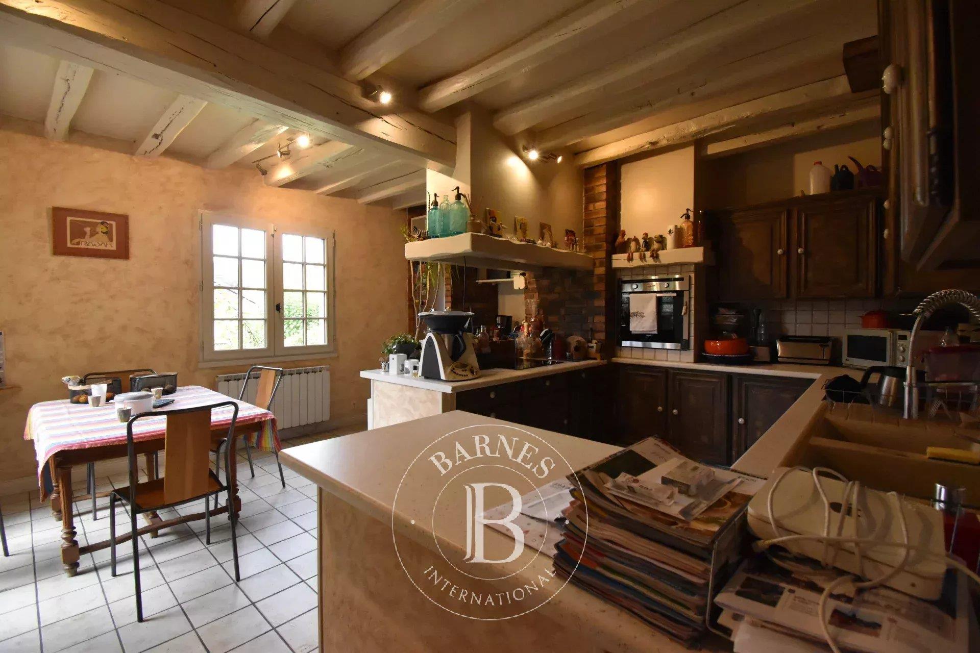 Green, 245m2 living space on 4600m2 of land.