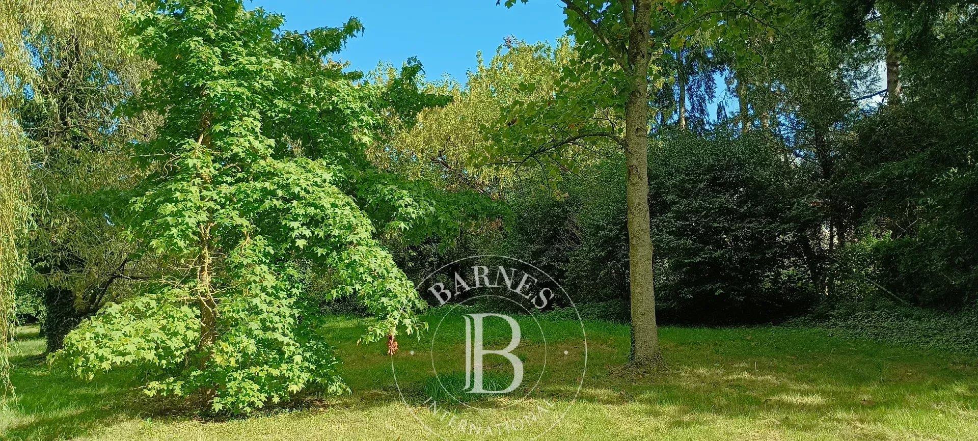 La Chaussée d'Ivry (28) - 350m2 of living space on 5600m2 of land with swimming pool on the edge of