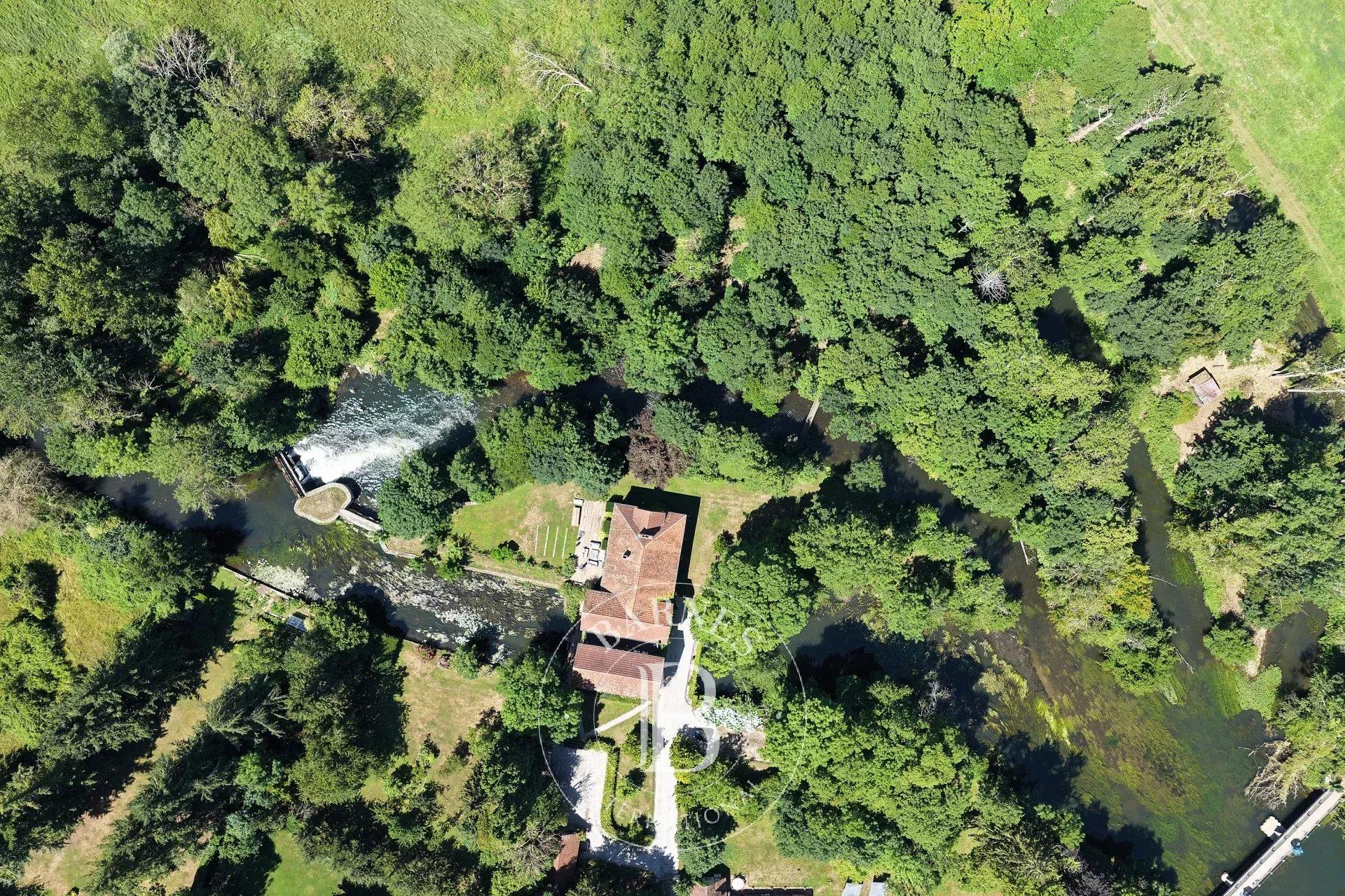 Sorel Moussel (28) near Anet, former mill with 435m2 of living space set in 3 hectares of parkland,