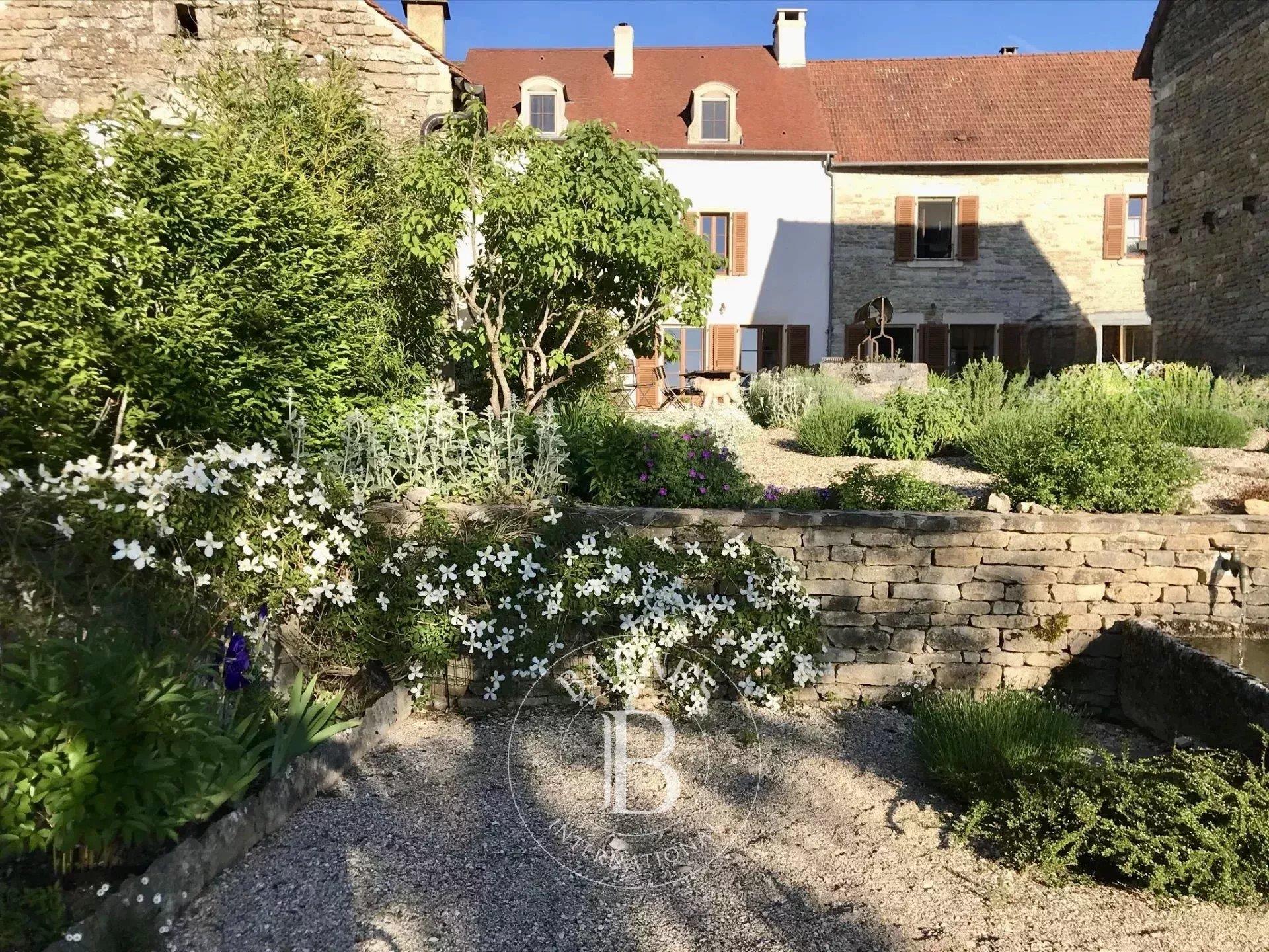 Mont Saint Jean house