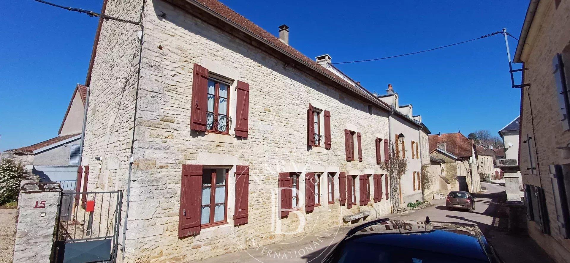 Mont Saint Jean house