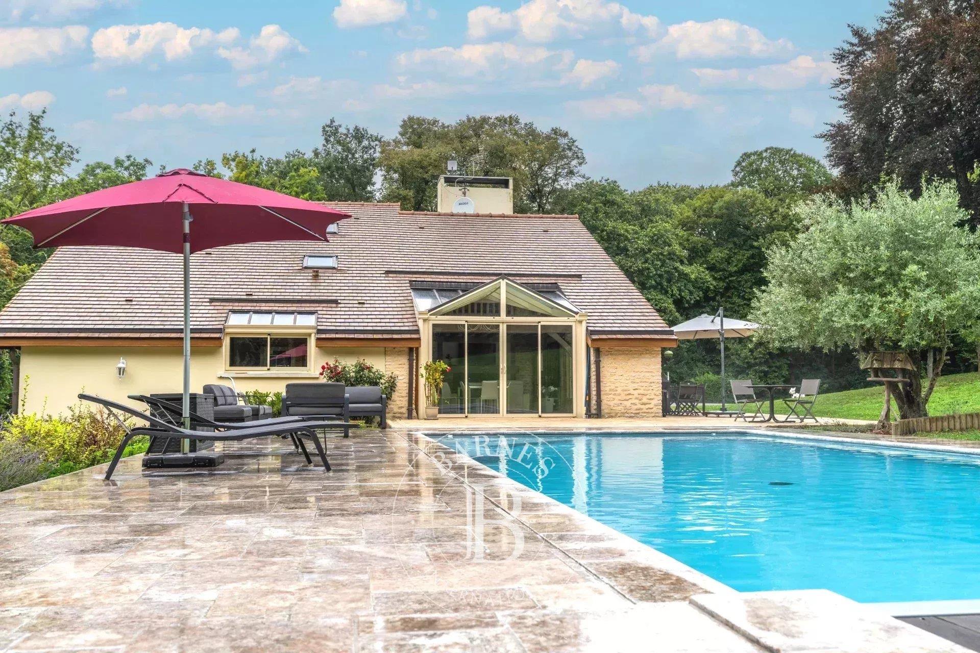 Exceptional residence set in 68 hectares, 1 hour from Paris