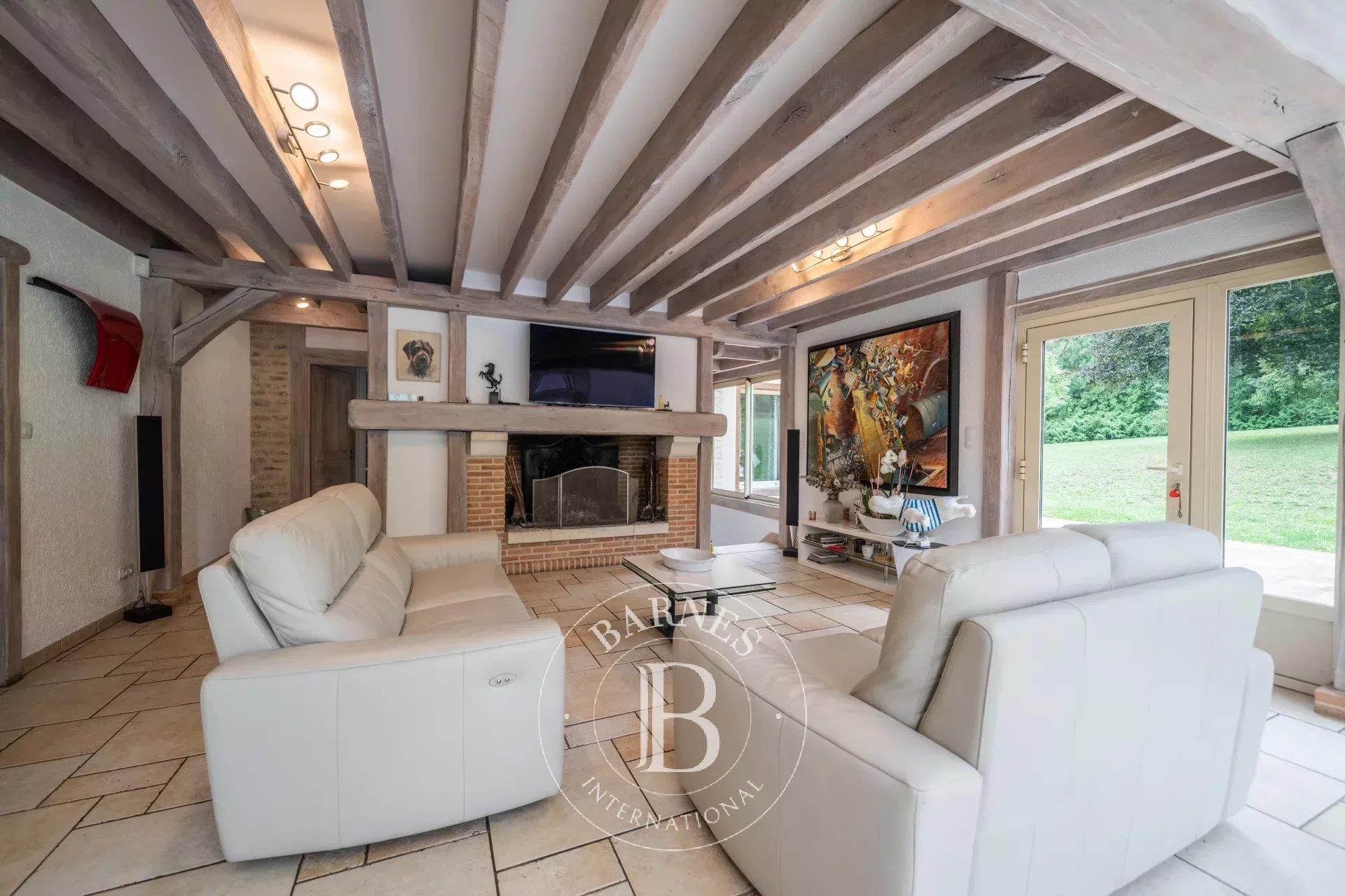 Exceptional residence set in 68 hectares, 1 hour from Paris