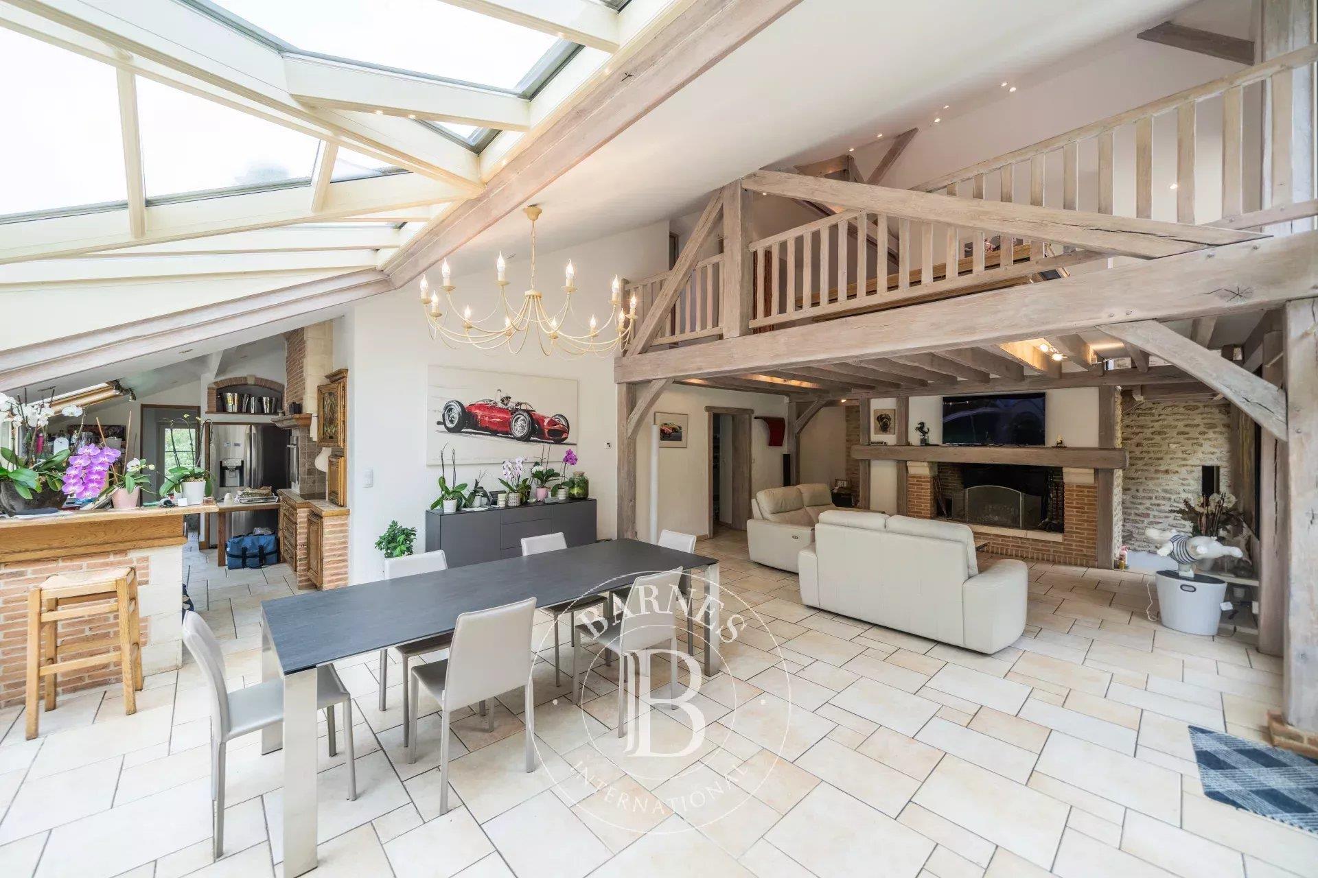 Exceptional residence set in 68 hectares, 1 hour from Paris