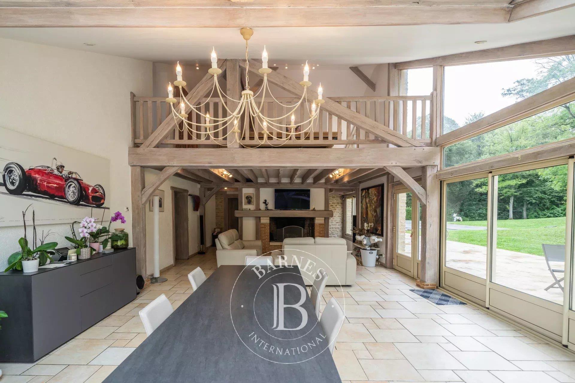 Exceptional residence set in 68 hectares, 1 hour from Paris