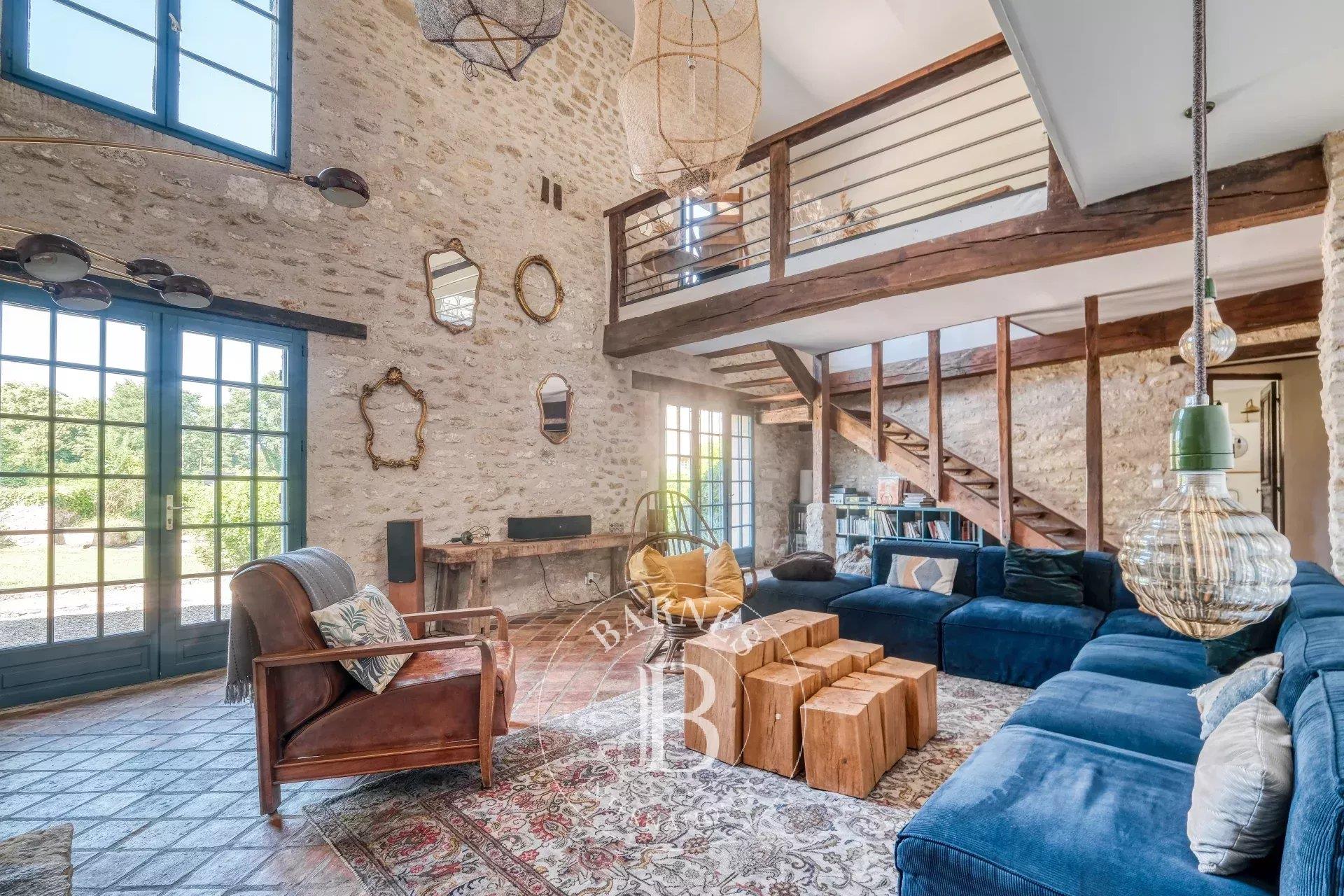 Charming renovated property - 50mn from Paris - Outbuildings