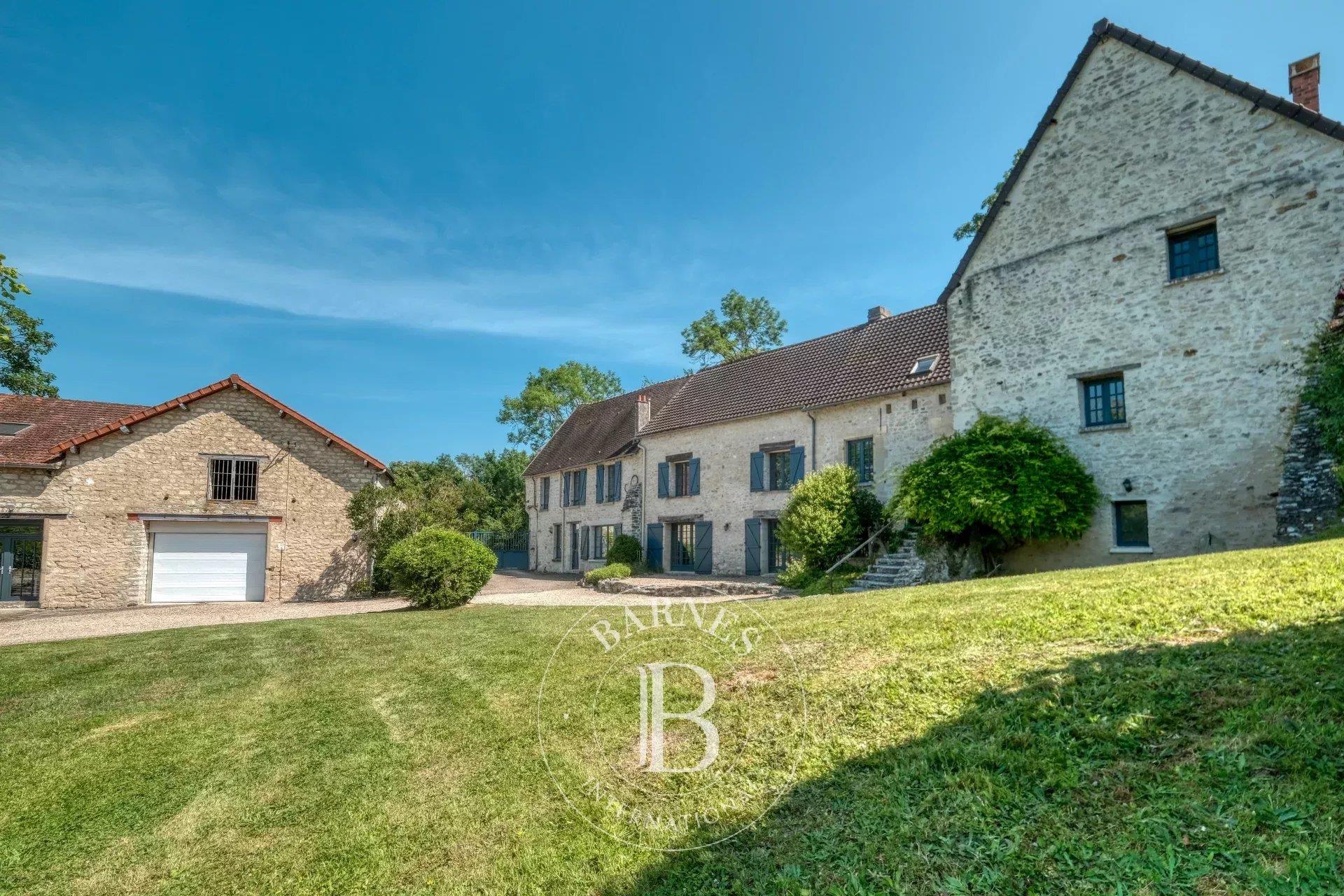 Charming renovated property - 50mn from Paris - Outbuildings