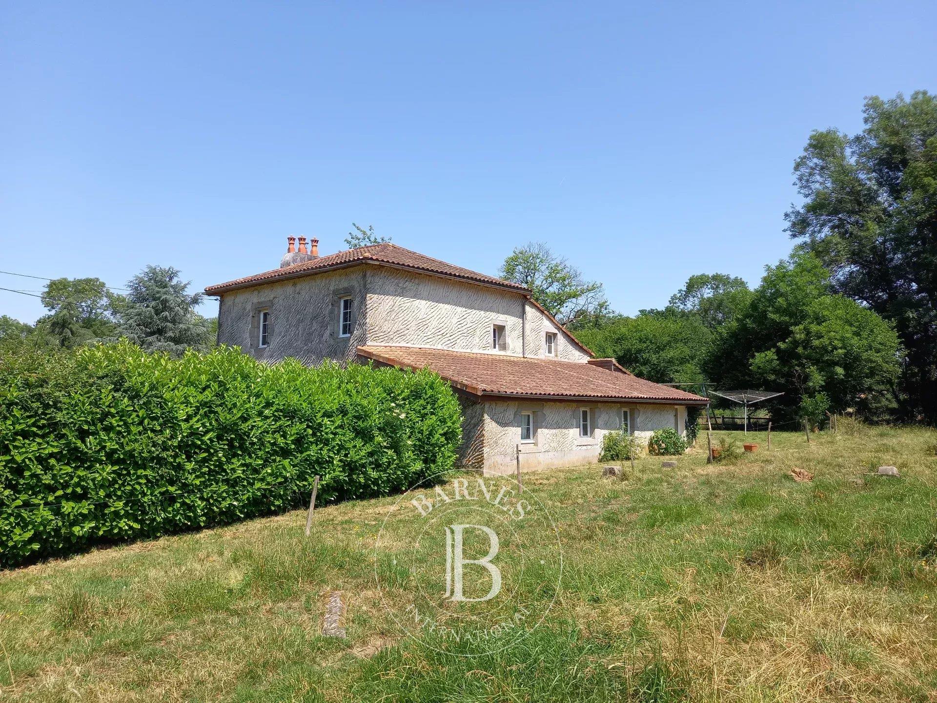 Sole Agent - Vendée border - Country house - 2ha with pond