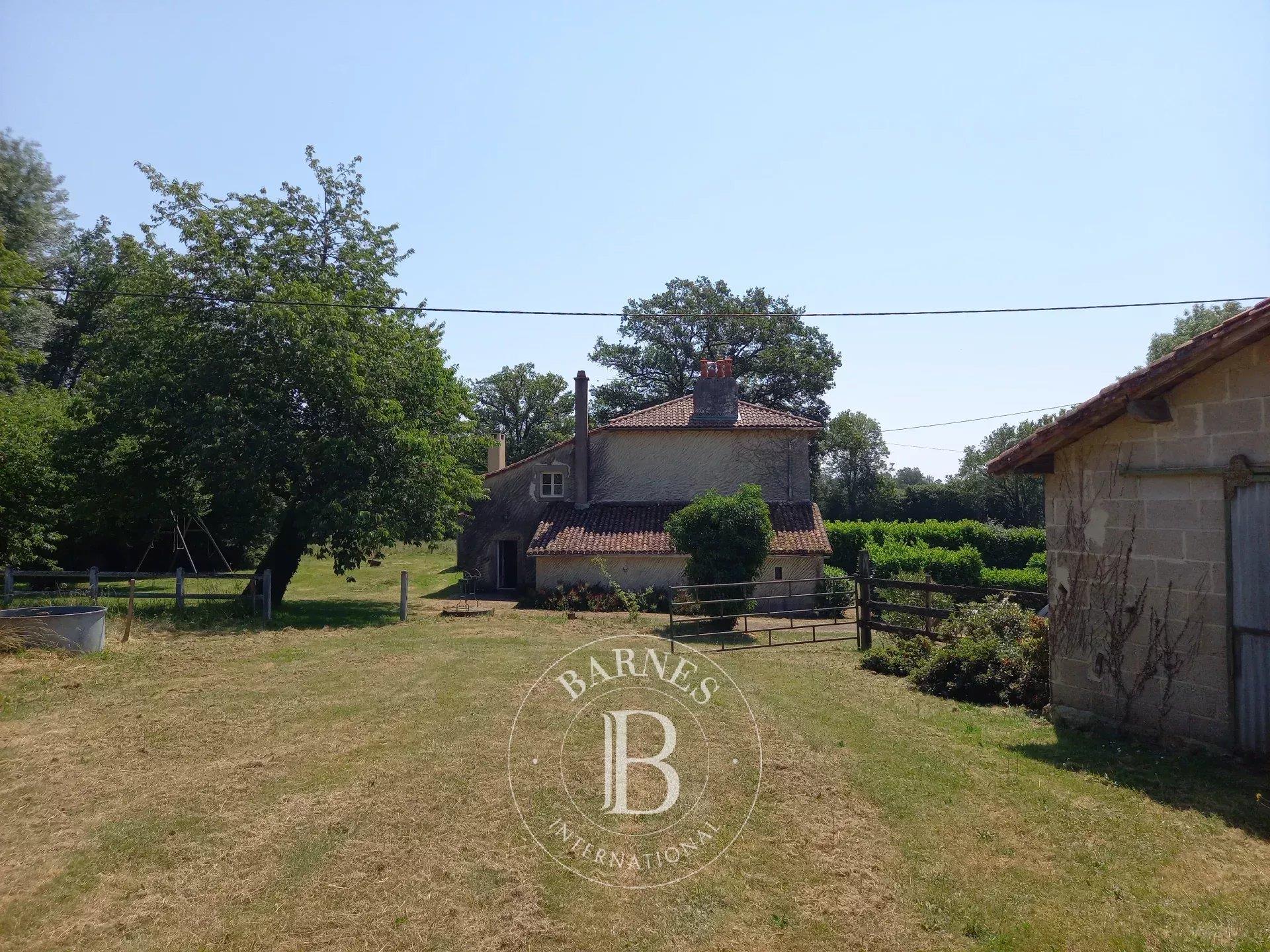 Sole Agent - Vendée border - Country house - 2ha with pond