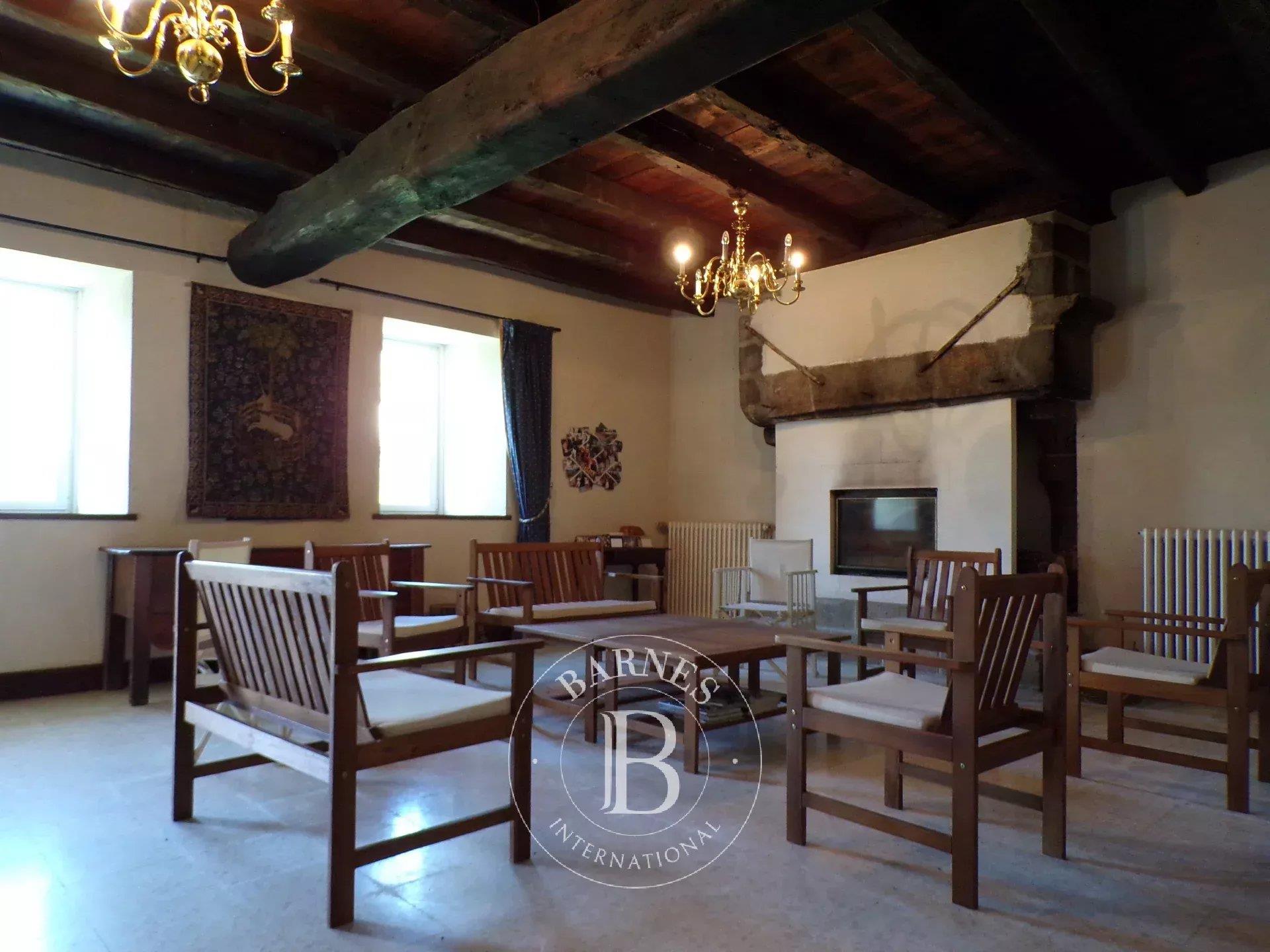 Sole Agent - Vendée border - Country house - 2ha with pond