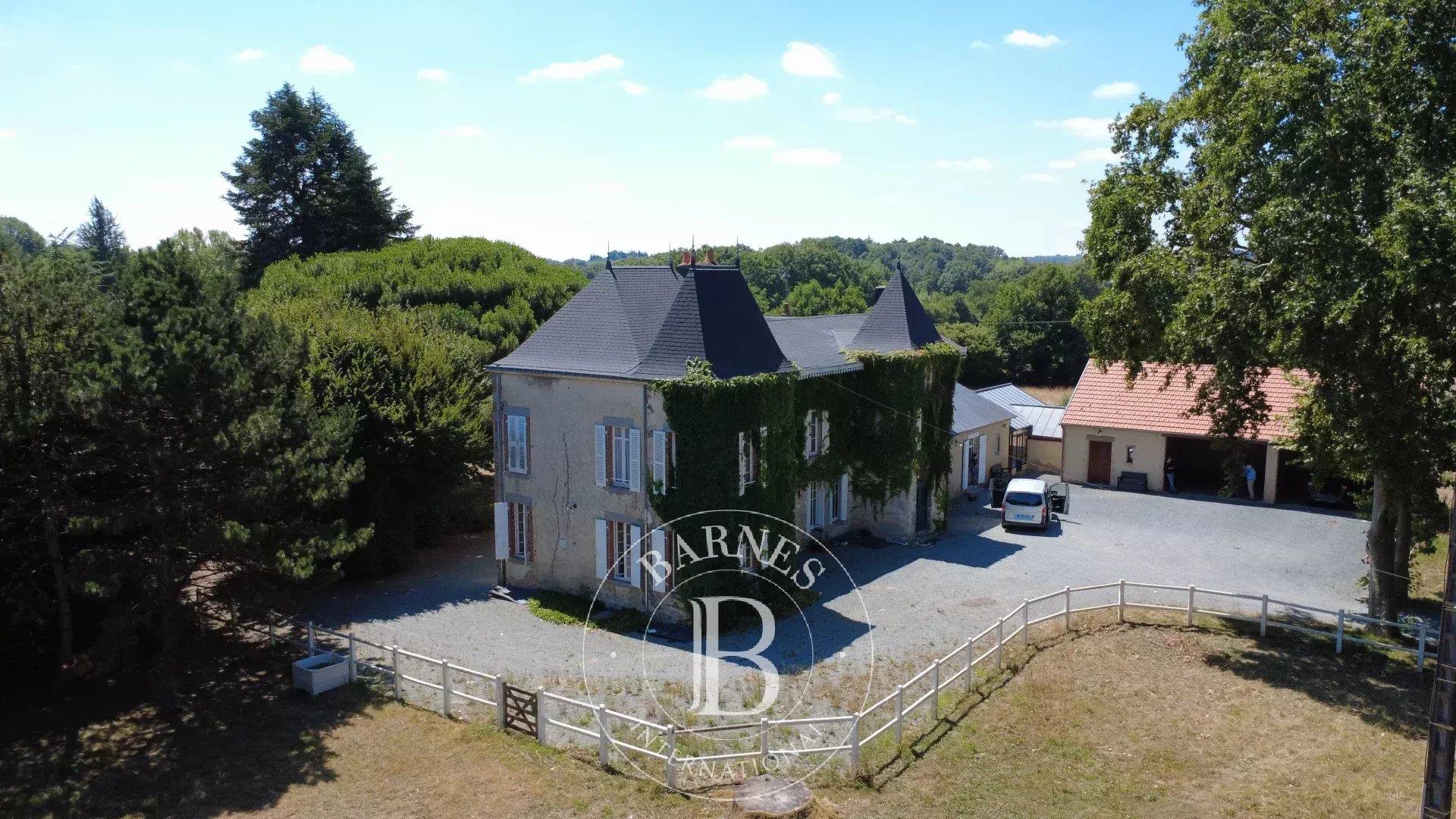 Vendee - Lovely 19th century manorhouse - equestrian facilities