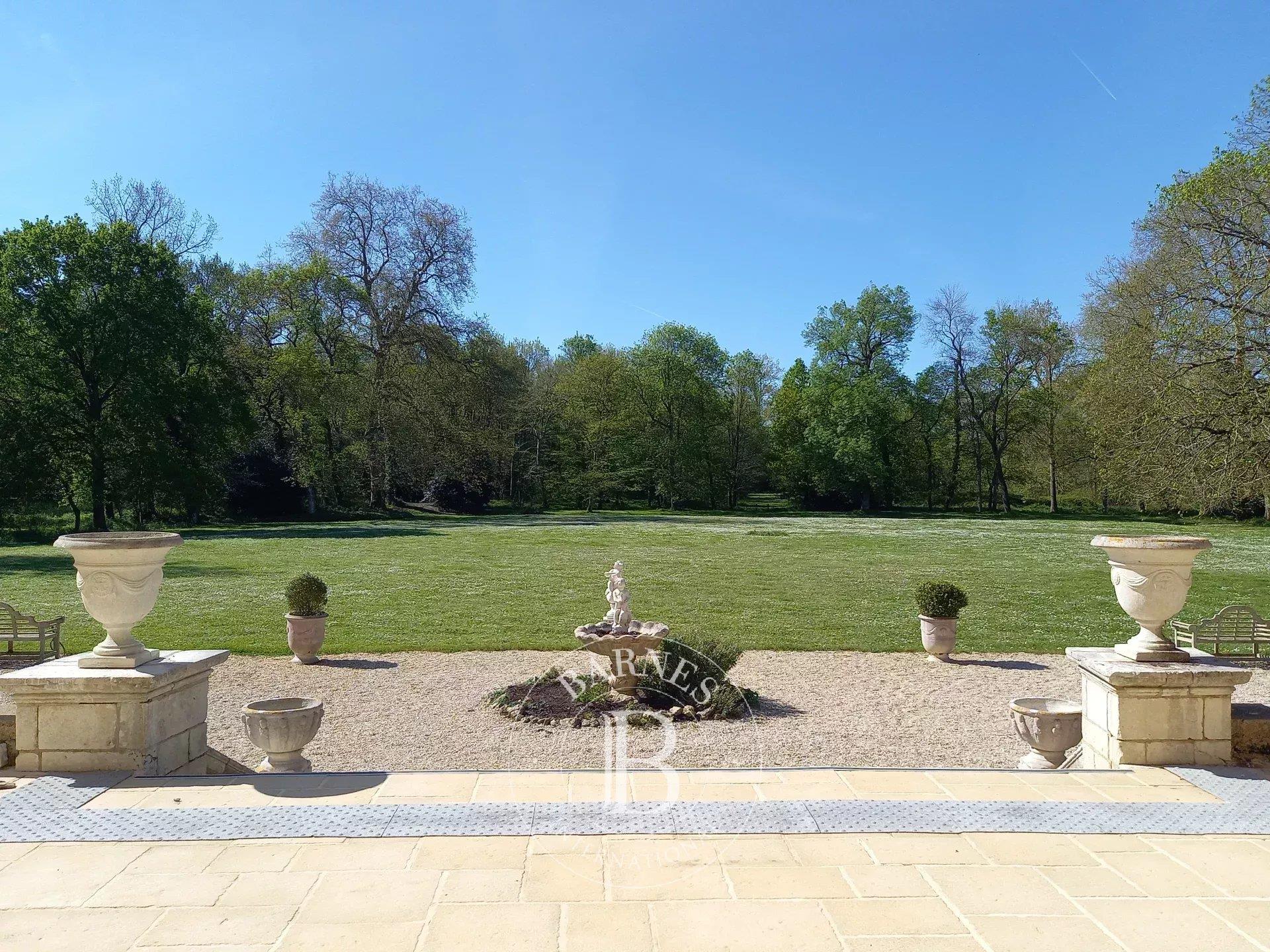 Vendee - 17th century chateau with 22 bedrooms - 17 hectares of parkland