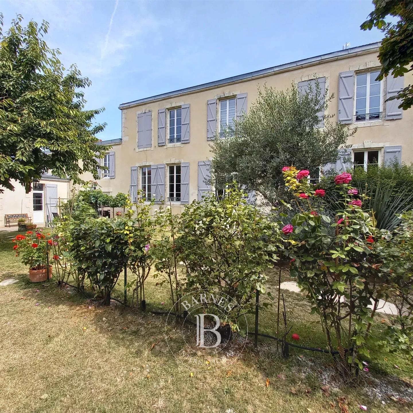 Near La Rochelle - Former commandery - 1600m² garden
