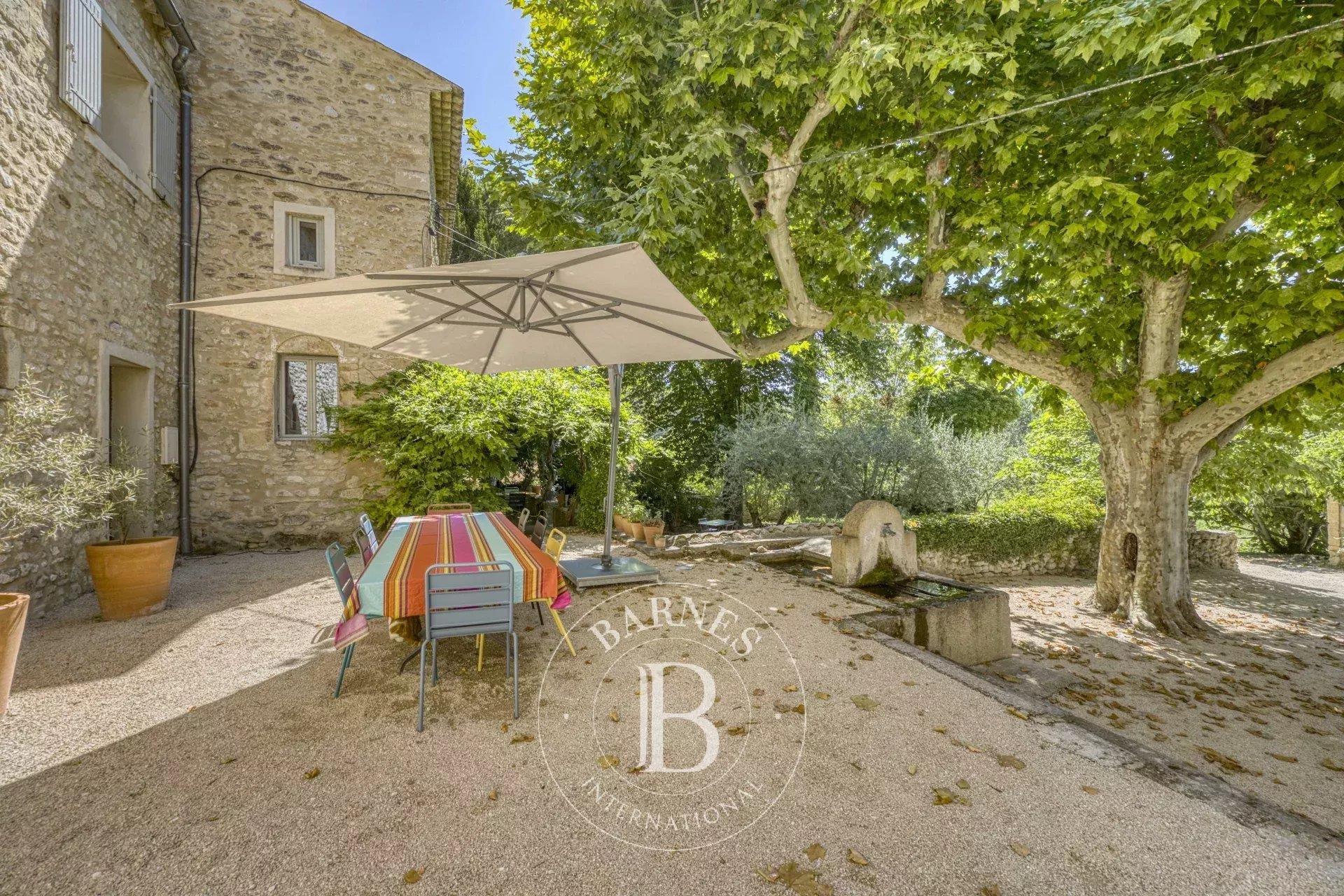 Barnes - Magnificent 12th century Priory at the foot of Mont Ventoux