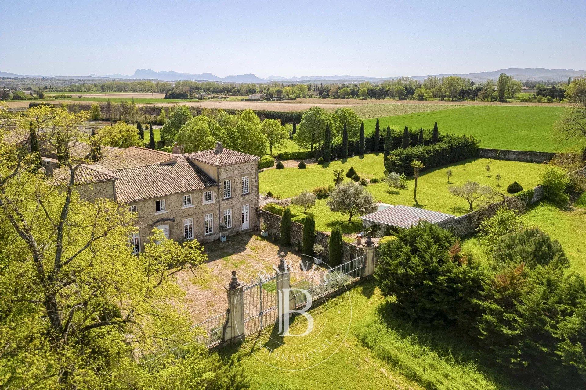 Barnes Drôme - Sud Valence - 18th century property with formal garden - 2.3 hectares of land - Swimm