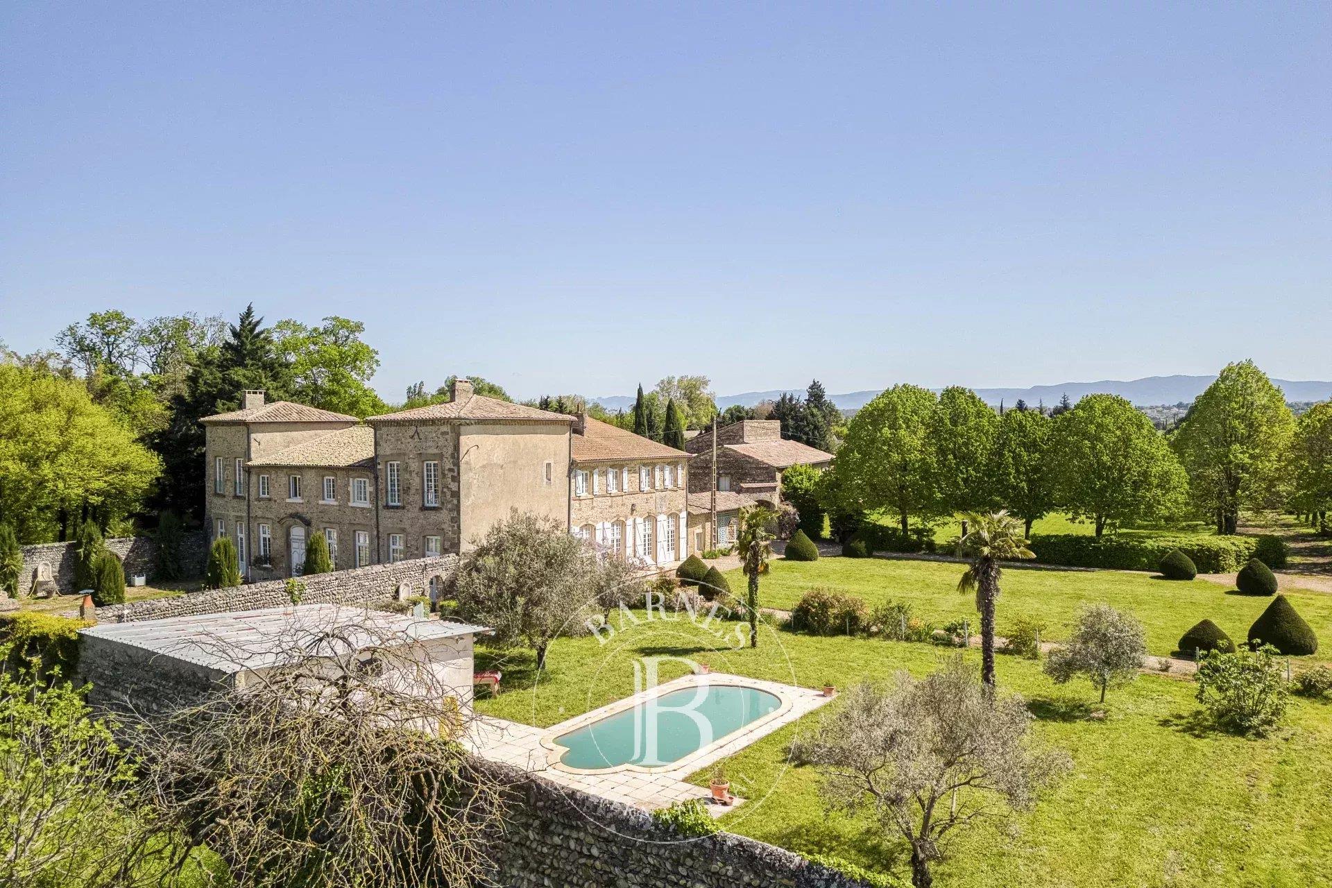 Barnes Drôme - Sud Valence - 18th century property with formal garden - 2.3 hectares of land - Swimm