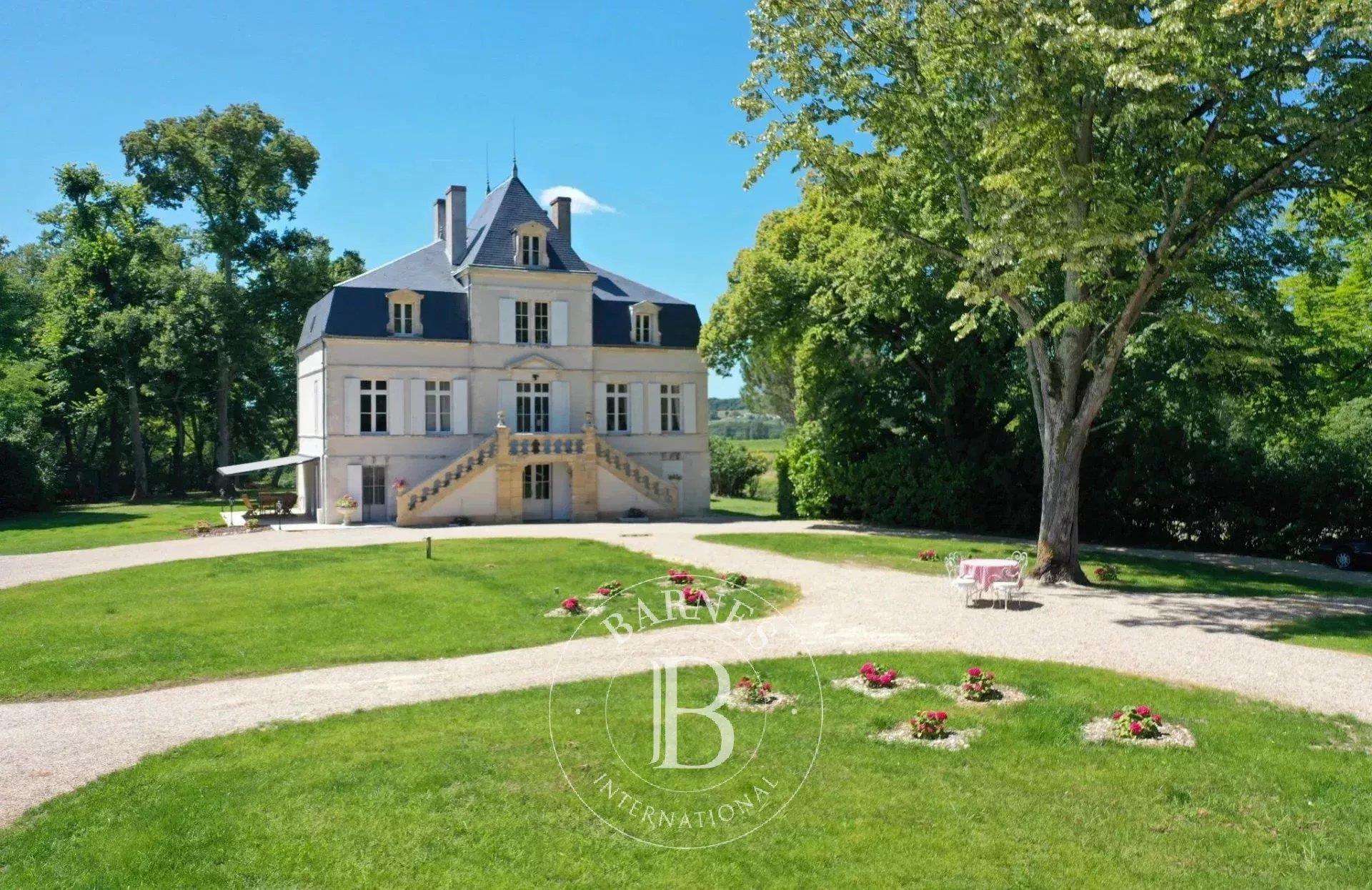 Monbazillac, Périgord - Renovated 19th-century Manor – Wooded Park and Swimming Pool