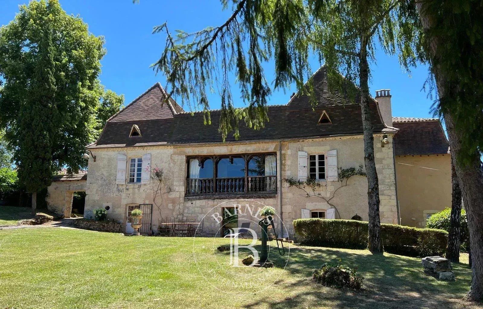 White Périgord – 17th-Century Manor – Outbuildings with Swimming Pool and Tennis Court