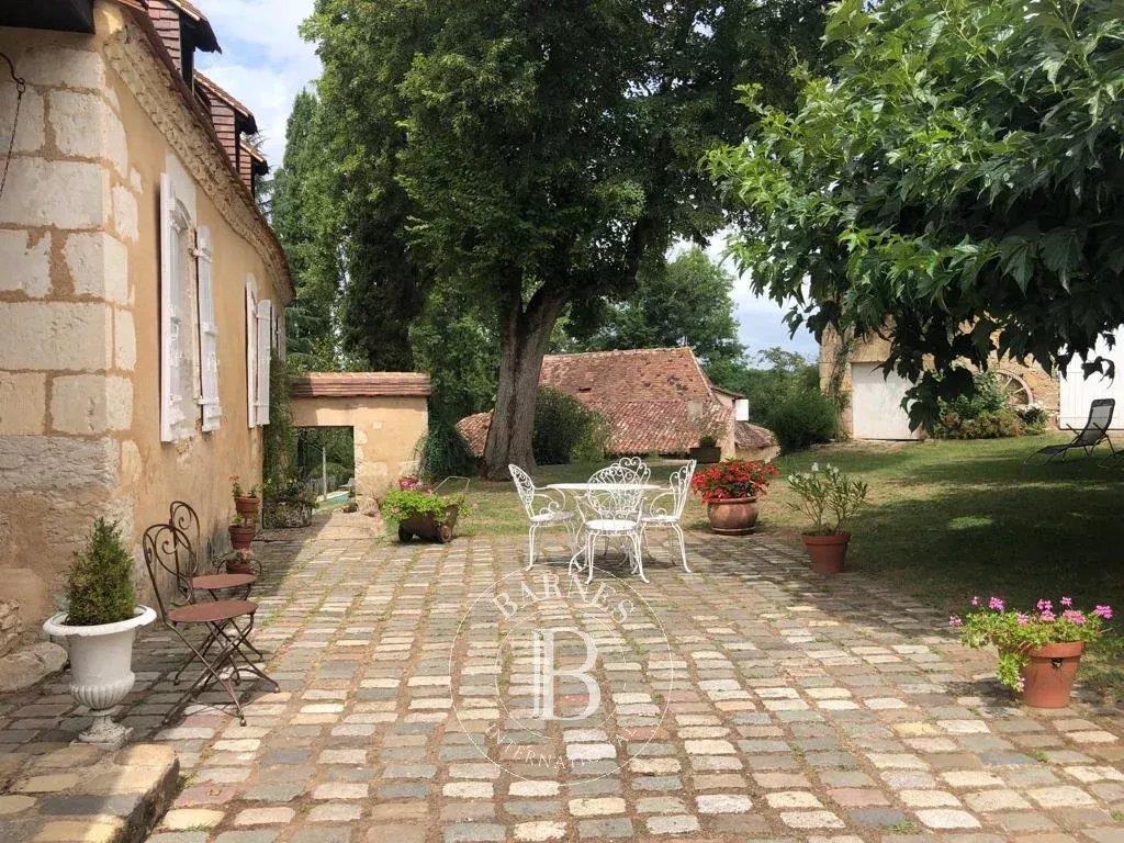 White Périgord – 17th-Century Manor – Outbuildings with Swimming Pool and Tennis Court