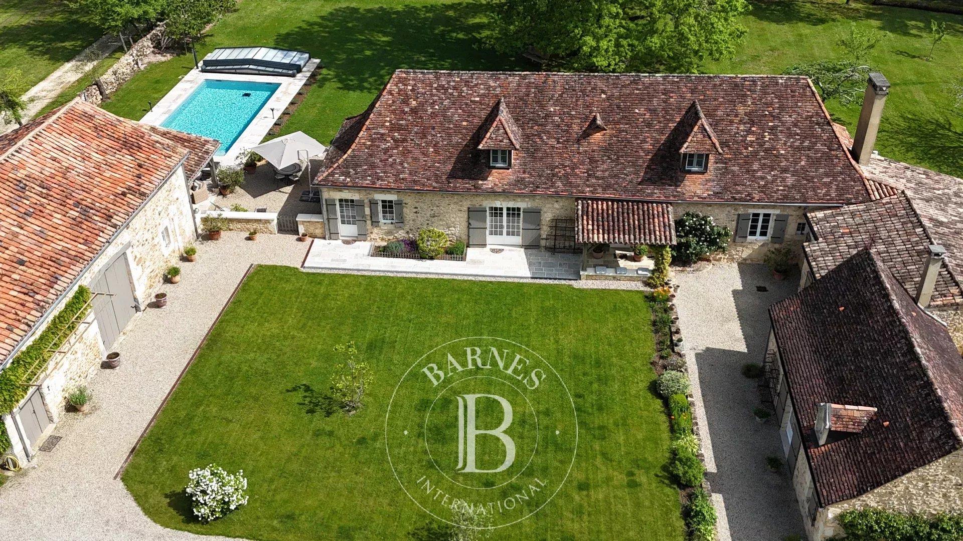 Périgord, Bergerac – Renovated 18th-Century Character Home – Nearly 3-Hectare Park with Swimming Poo