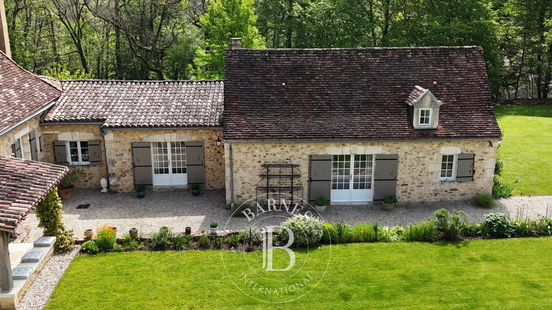 Périgord, Bergerac – Renovated 18th-Century Character Home – Nearly 3-Hectare Park with Swimming Poo