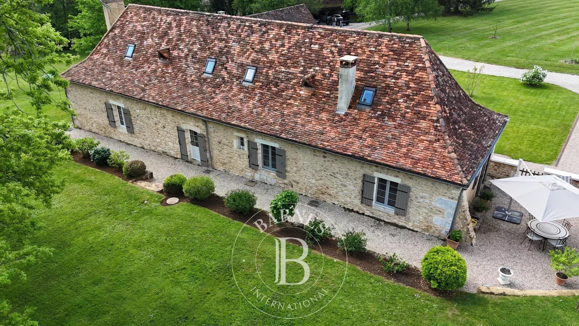 Périgord, Bergerac – Renovated 18th-Century Character Home – Nearly 3-Hectare Park with Swimming Poo