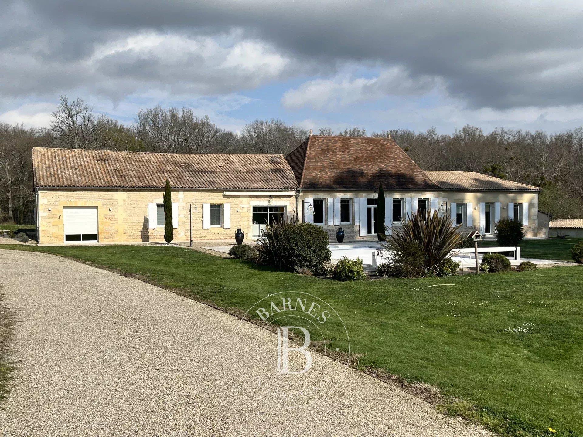 Périgord, Bergerac - Contemporary house with 20 hectares