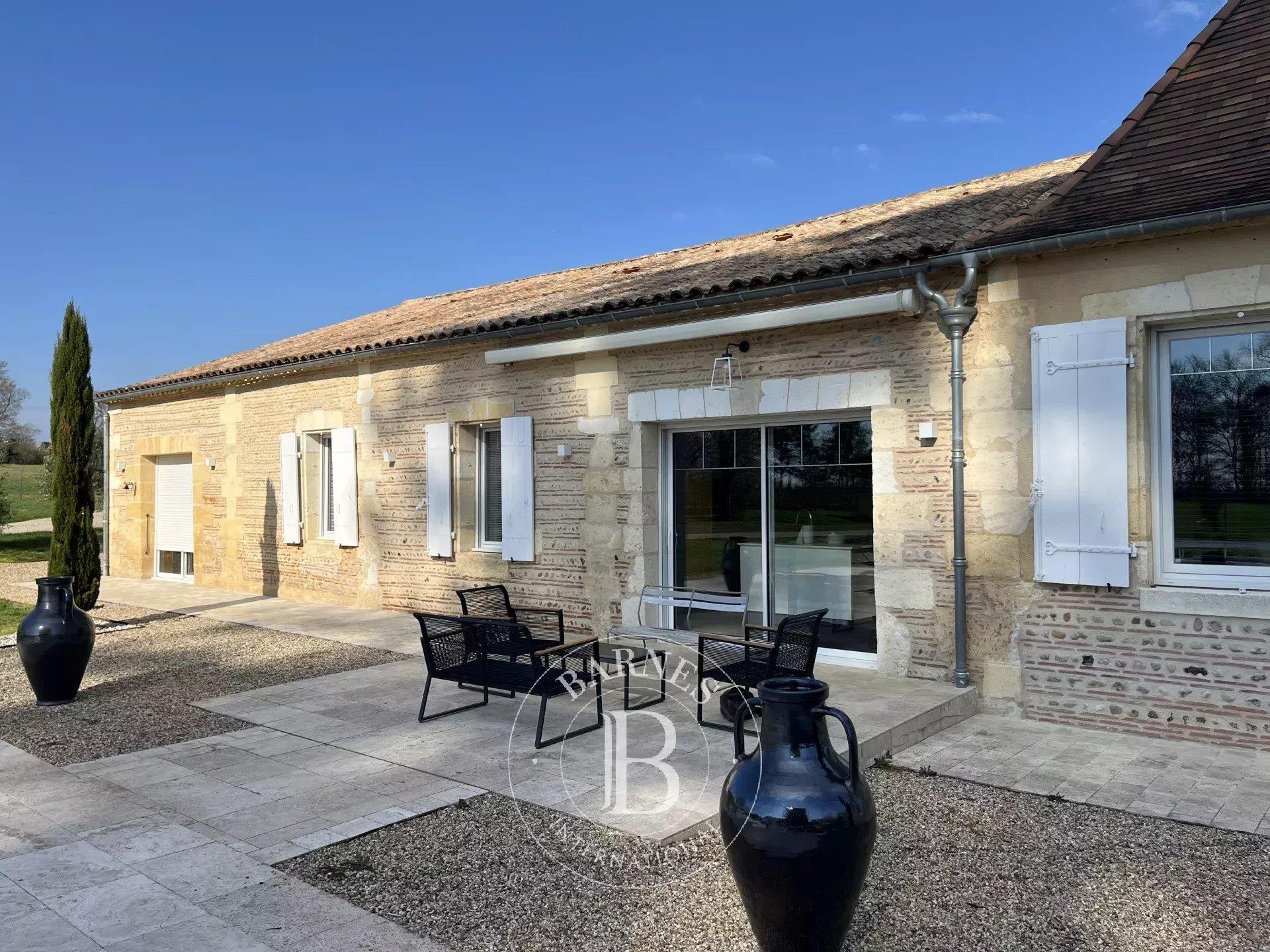 Périgord, Bergerac - Contemporary house with 20 hectares