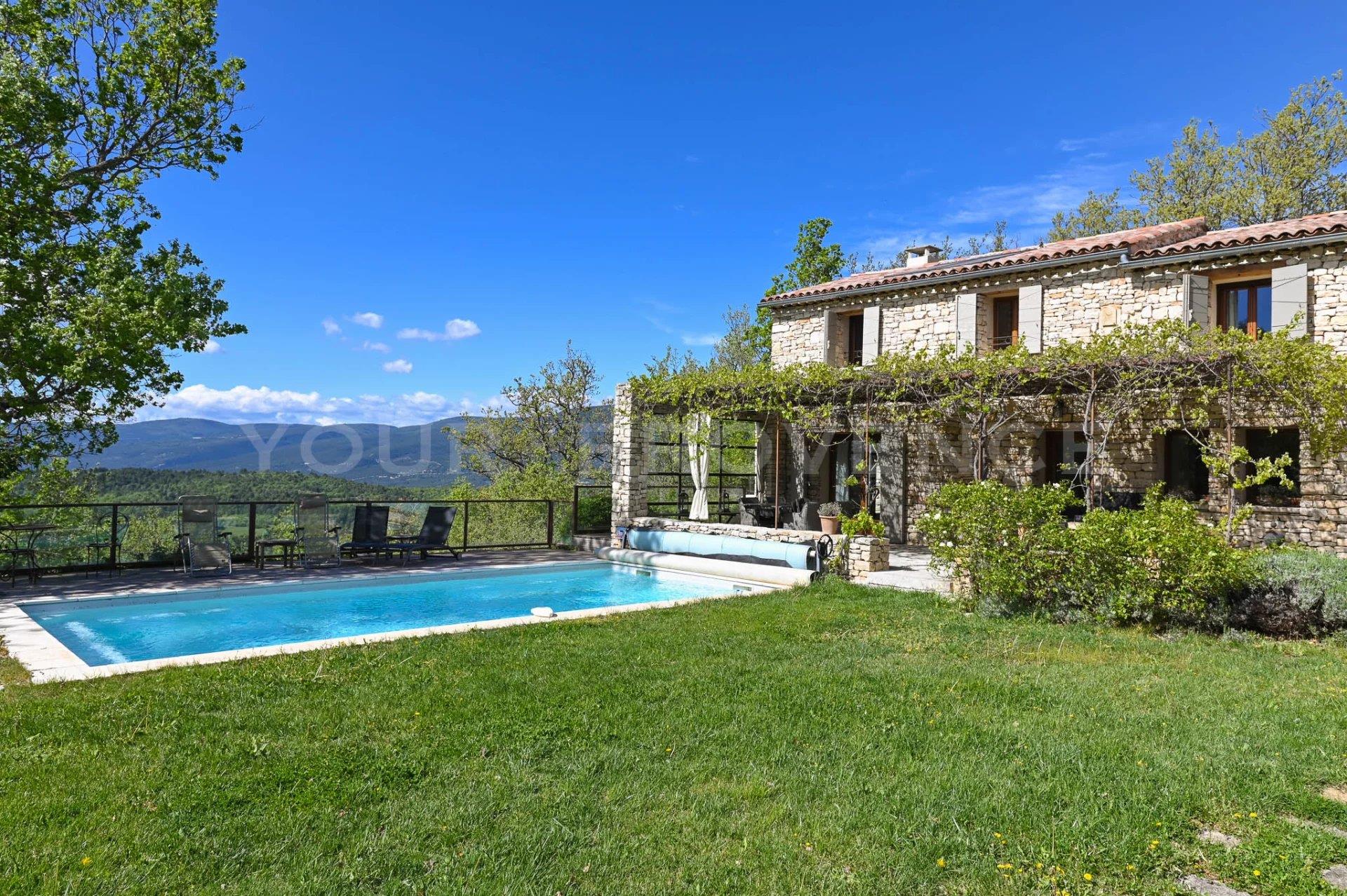 House With Dominant View