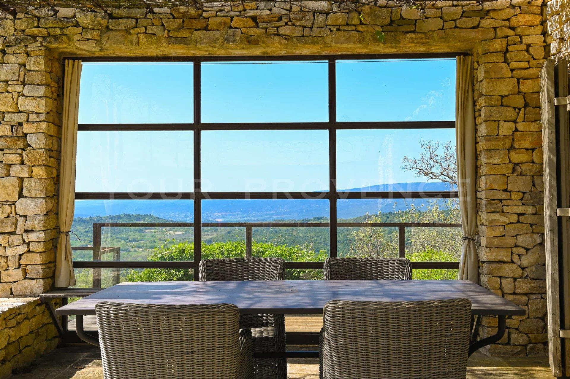 House With Dominant View