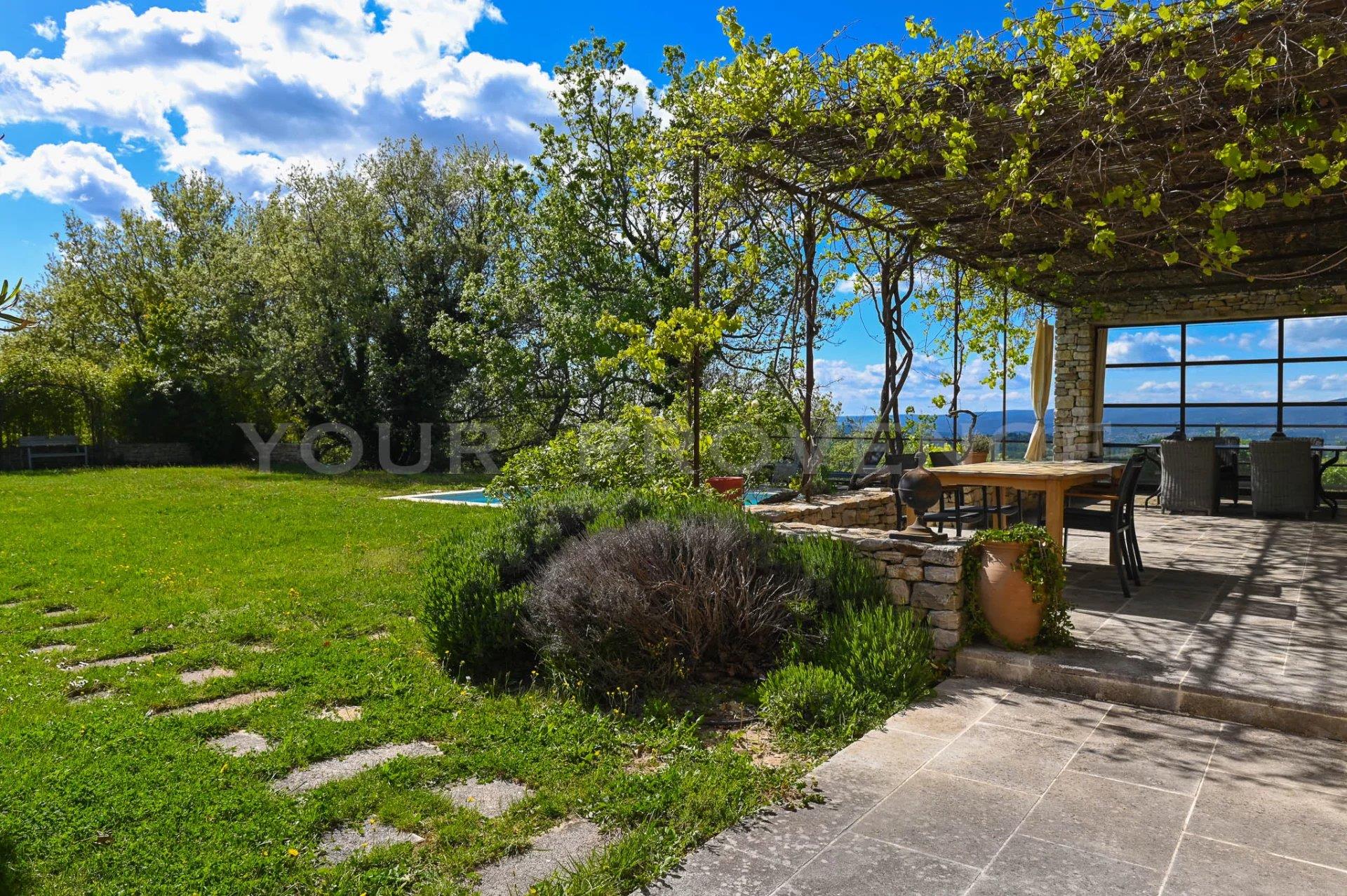 House With Dominant View