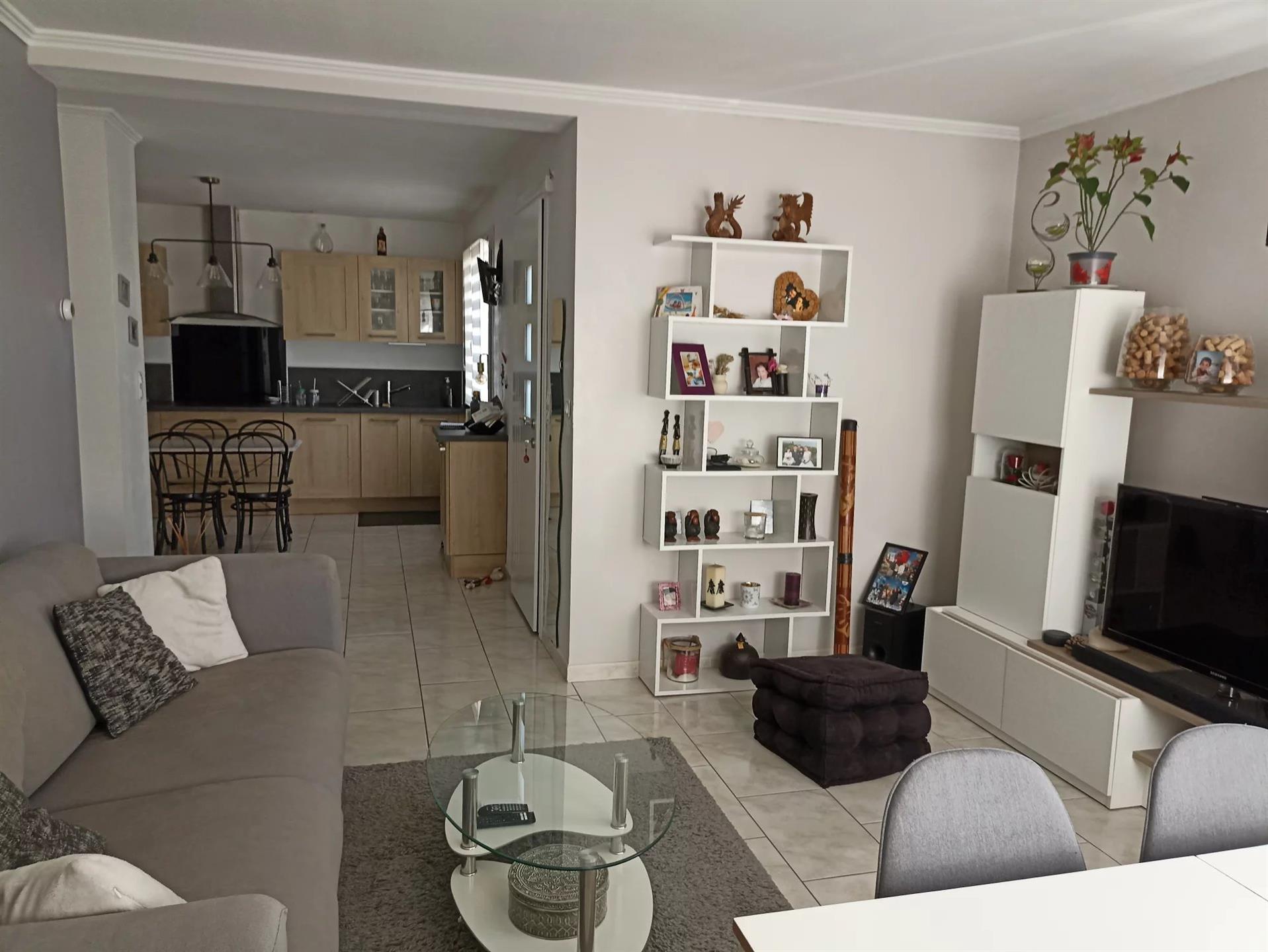 Compra: Vivenda (81500)