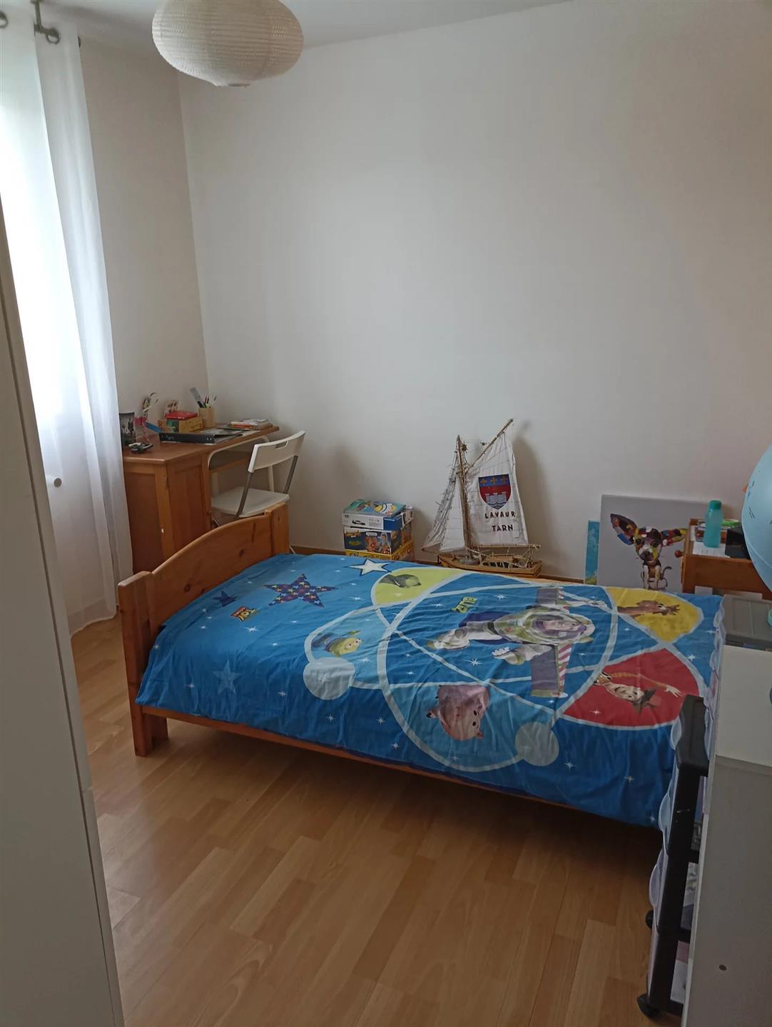 Compra: Vivenda (81500)