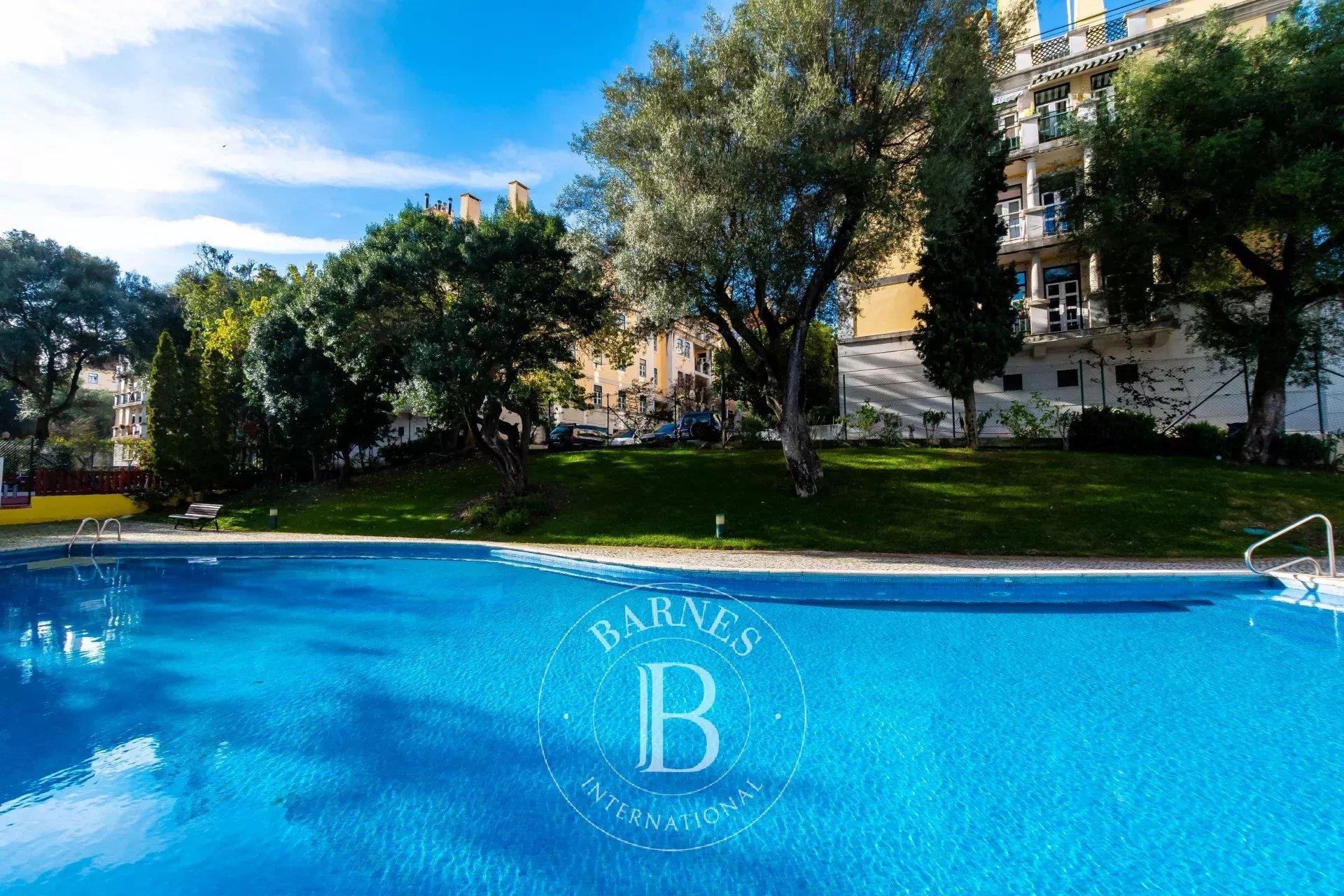 Condominio con piscina