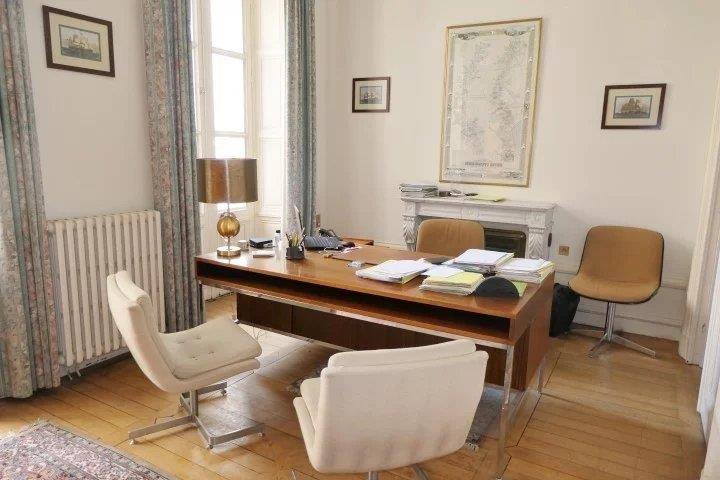 Beautiful Mansion in the heart of Cognac with enclosed garden