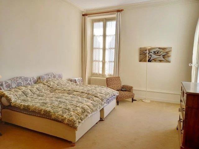 Beautiful Mansion in the heart of Cognac with enclosed garden