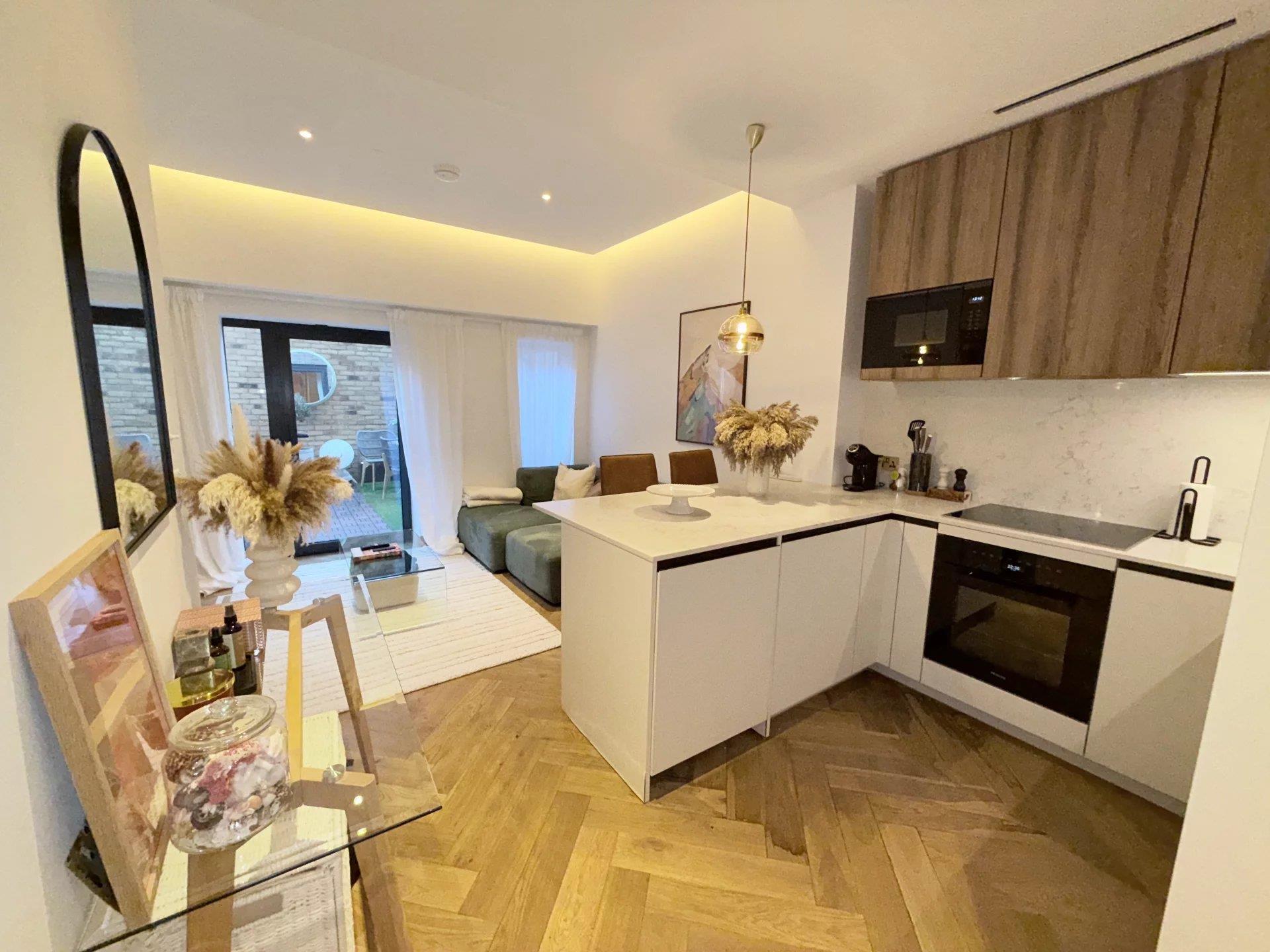 London | Apartment | 1 Bedrooms | 1 Bathroom | 362 sqft plus 300 sqft Terrace | £1.175M| Ref: 855775