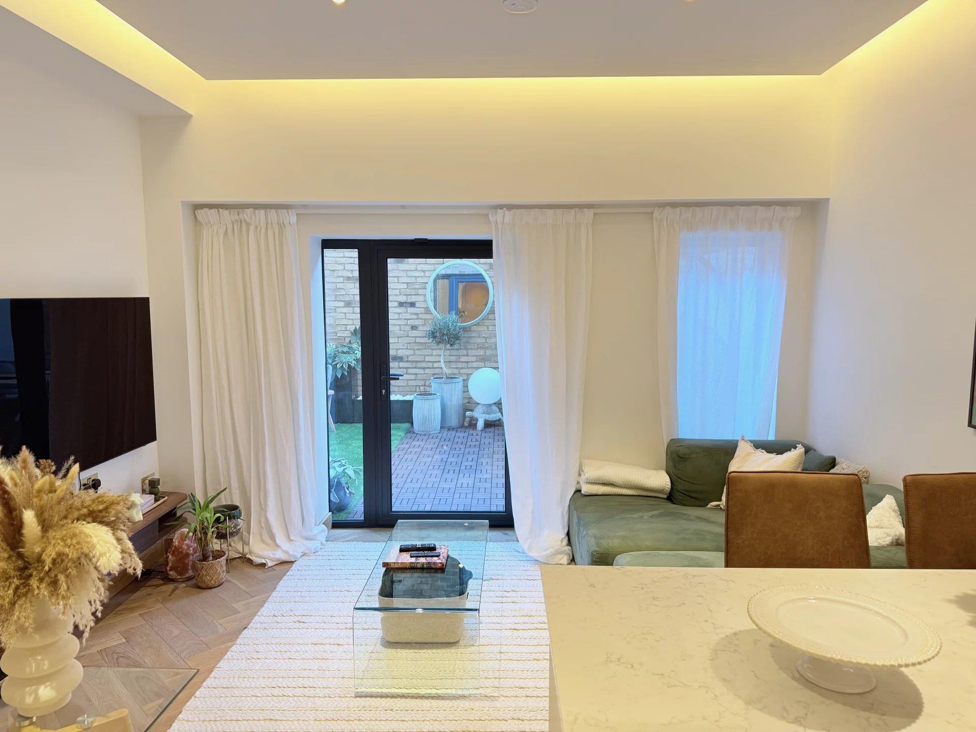 London | Apartment | 1 Bedrooms | 1 Bathroom | 362 sqft plus 300 sqft Terrace | £1.175M| Ref: 855775