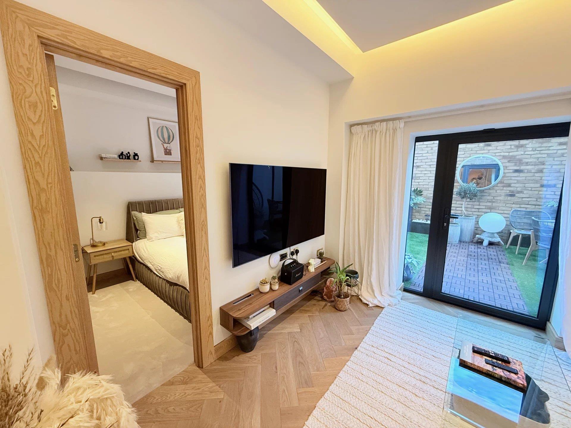 London | Apartment | 1 Bedrooms | 1 Bathroom | 362 sqft plus 300 sqft Terrace | £1.175M| Ref: 855775