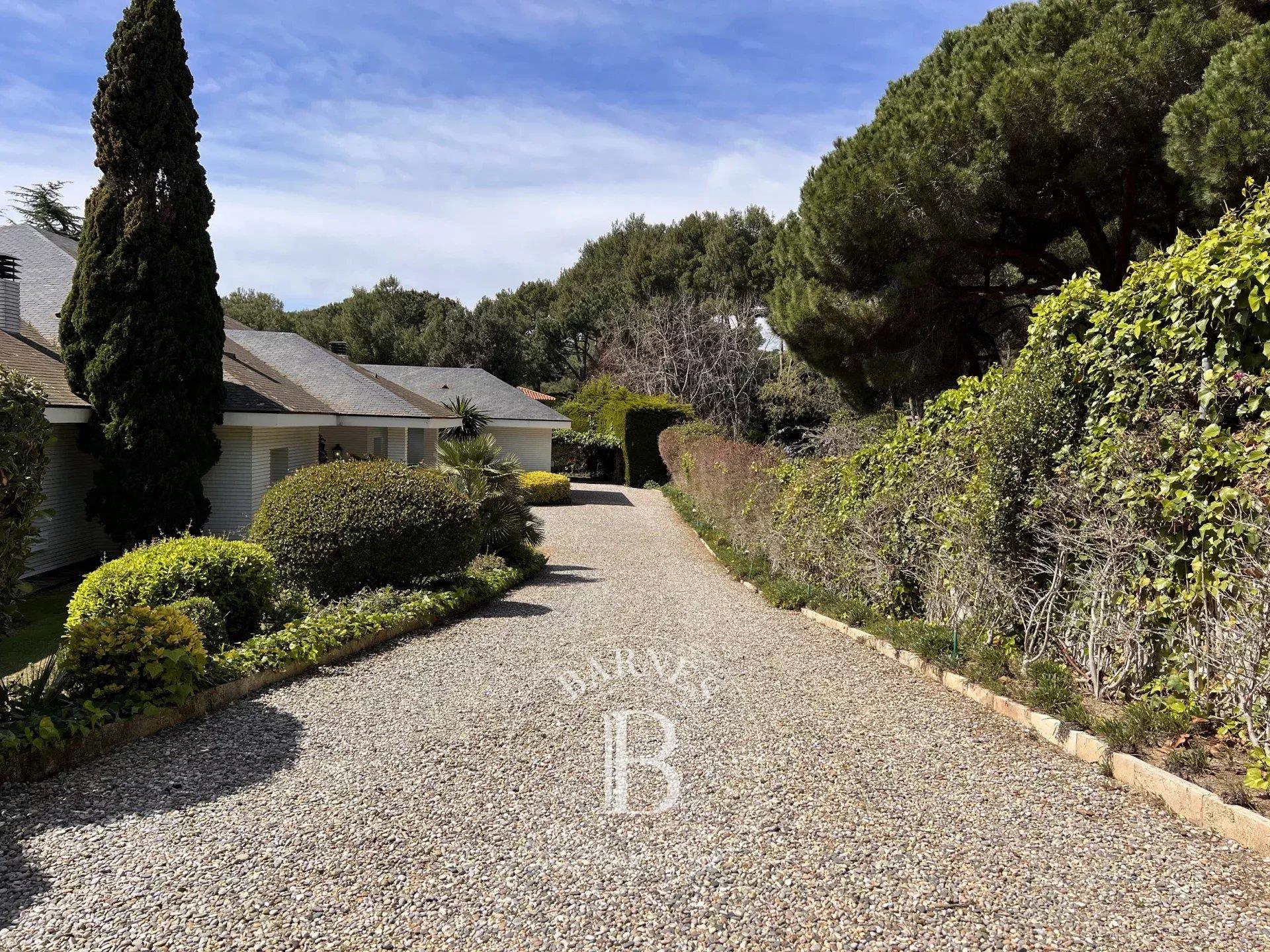 Villa with sea views for sale in Sant Andreu de Llavaneres.